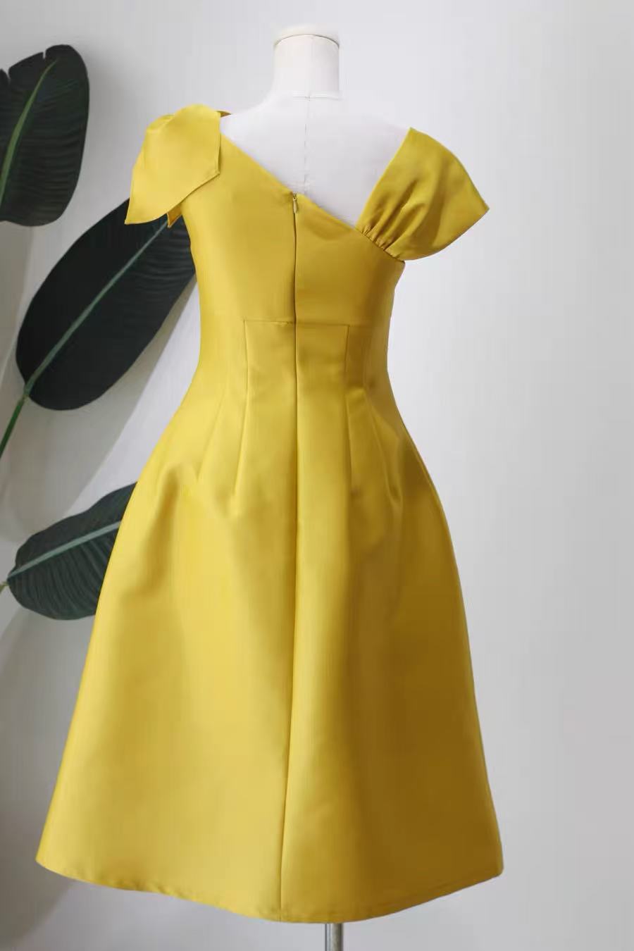 45ddd27a7f6da122ffcc7b25e1914f03 YELLOW ASYMMETRICAL BOW SATIN MIDI PARTY DRESS