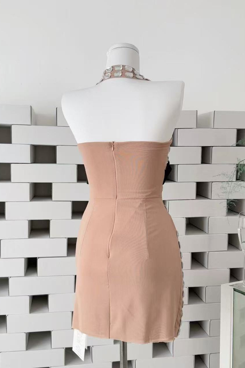 4e26922d2eaaec18d3af5937e69ce445 NUDE SEQUIN SHEATH DRESS SILVER TILE BLACK BOW COCKTAIL