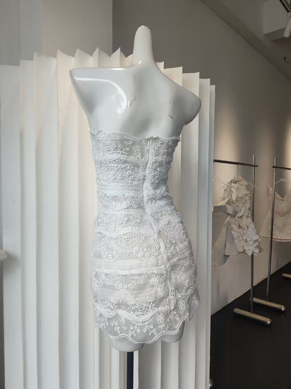 56eb4a3979ab4df75f4f427c4e13587d STRAPLESS SCALLOPED LACE TIERED MINI DRESS