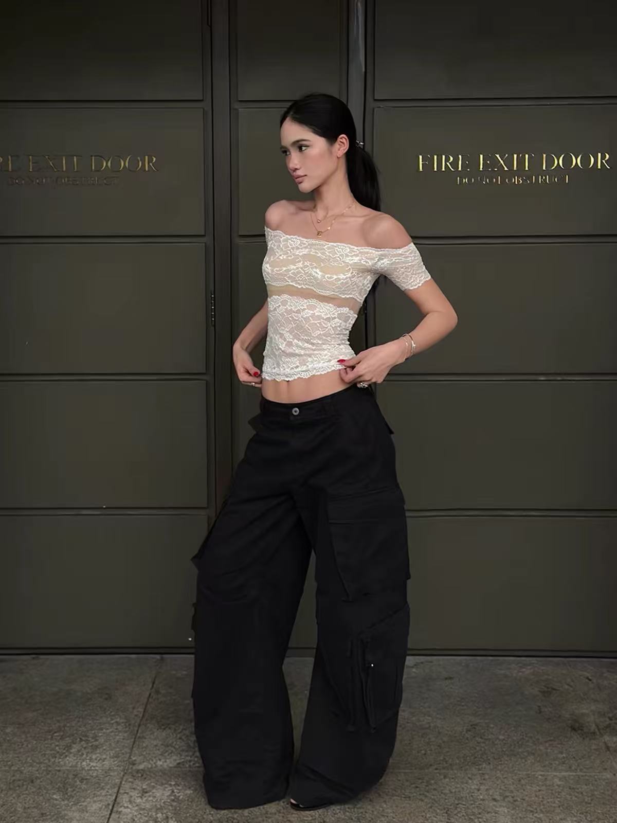 5716e7a9827d6ede52e3a79b1b1522f8 OFF-SHOULDER LACE CROP TOP FOR NIGHT OUT