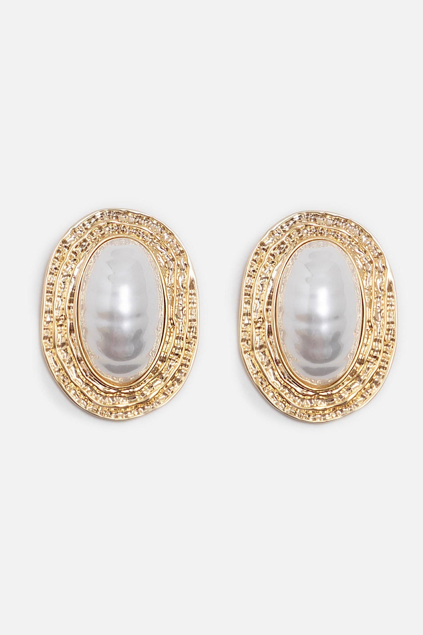 5951342bc48e9718a8fb672db0874657 VINTAGE GOLD OVAL BAROQUE PEARL STUD EARRINGS