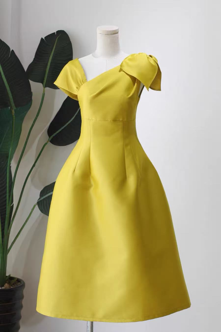 7dbf4a92d6500f03177db0916e0b1958 YELLOW ASYMMETRICAL BOW SATIN MIDI PARTY DRESS