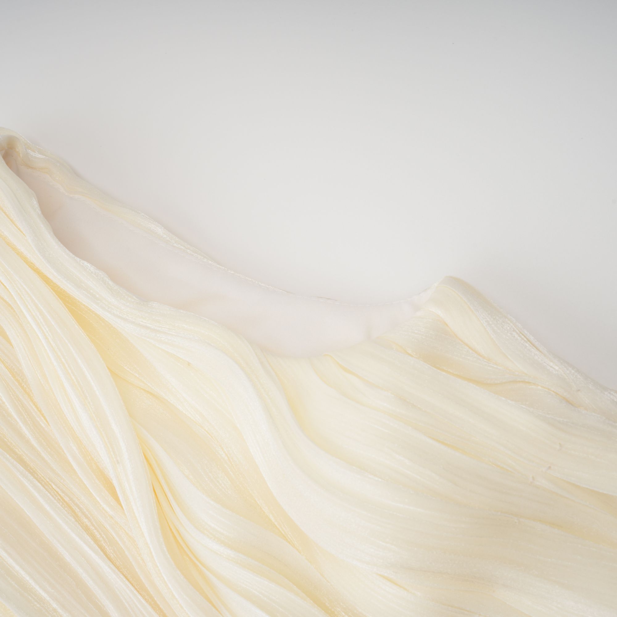 DSC05253_91b07e7f-7ff6-4e58-a4d3-fcdcf450c098 CREAM PLEATED ASYMMETRICAL ONE PUFF SLEEVE WRAP WAIST BUBBLE MINI DRESS WITH LONG FLOATING SASH