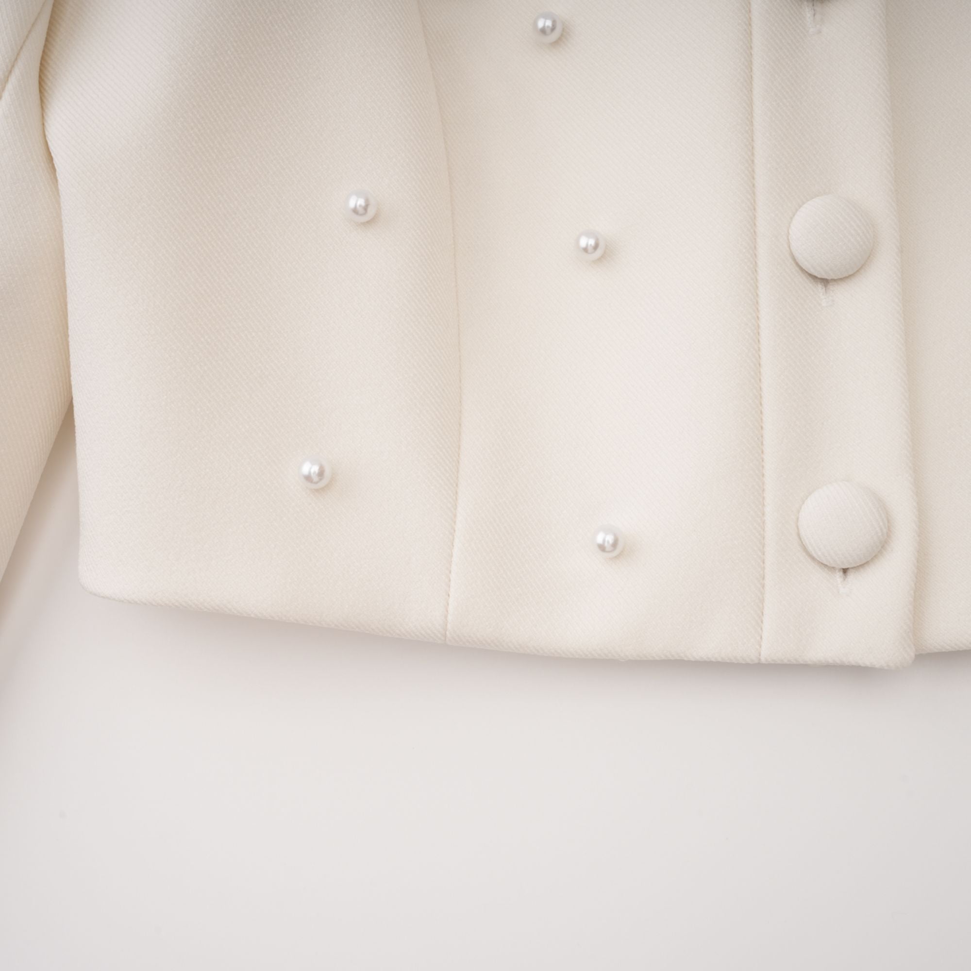 DSC06122_803e5ed4-280d-4060-91bb-e236289a0f78 PEARL COLLAR CROP BLAZER & PLEATED MIDI SKIRT SET