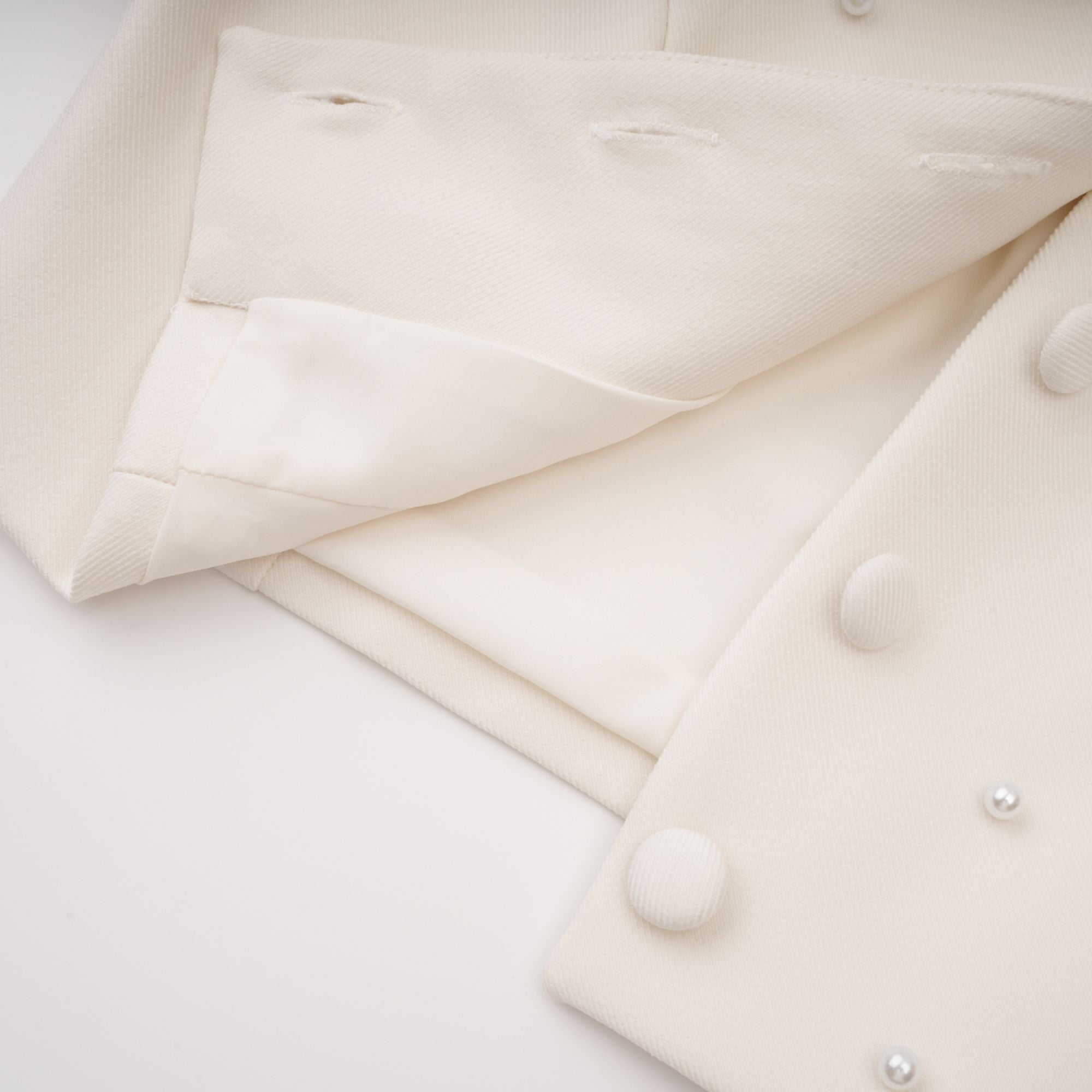 DSC06124_44dd4736-dee0-49d0-9aad-79e25a66fb33 PEARL COLLAR CROP BLAZER & PLEATED MIDI SKIRT SET