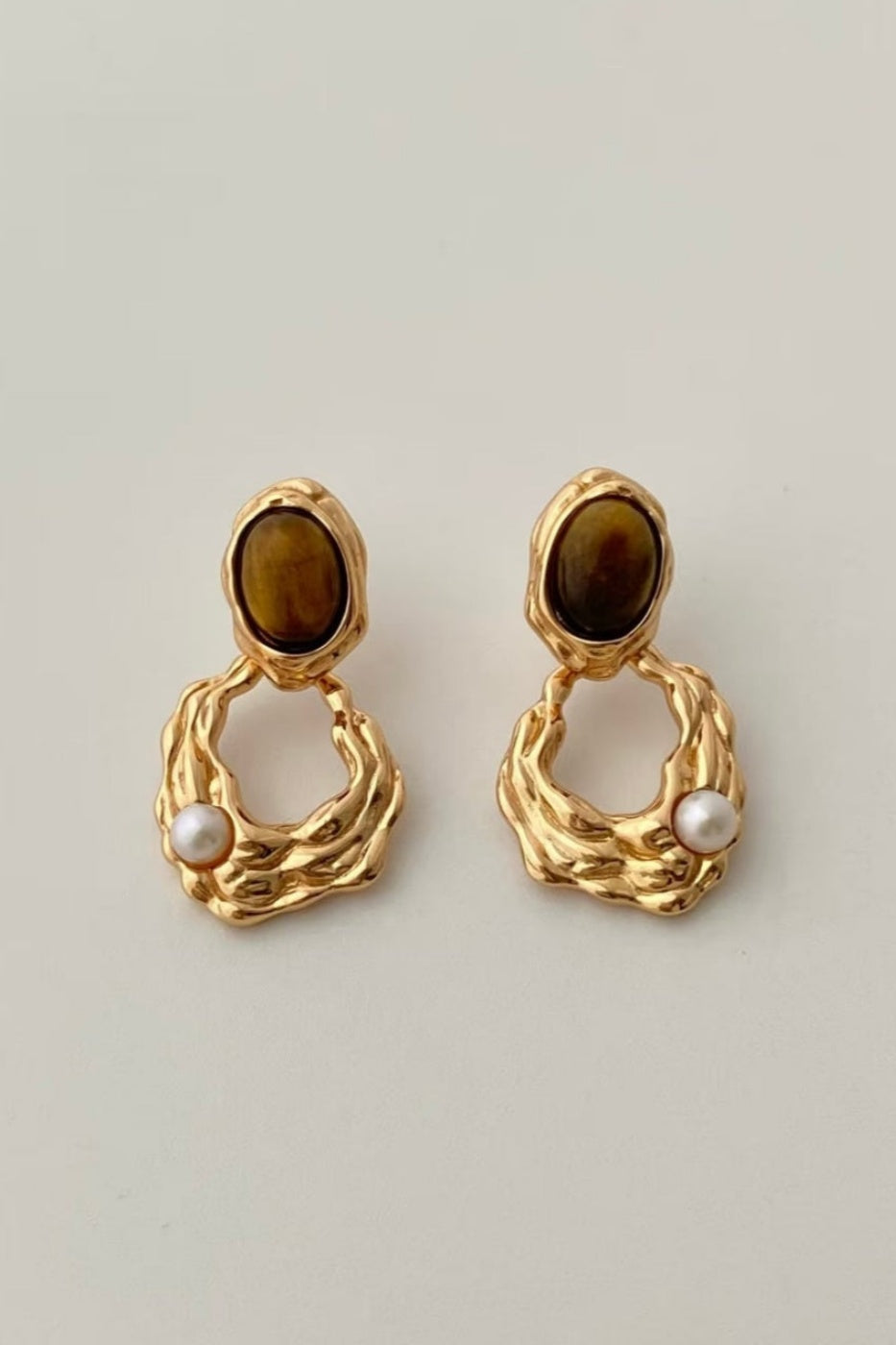 IMG-3303-PZn2f5 TIGER EYE PEARL WAVY HOLLOW DROP EARRINGS GOLD