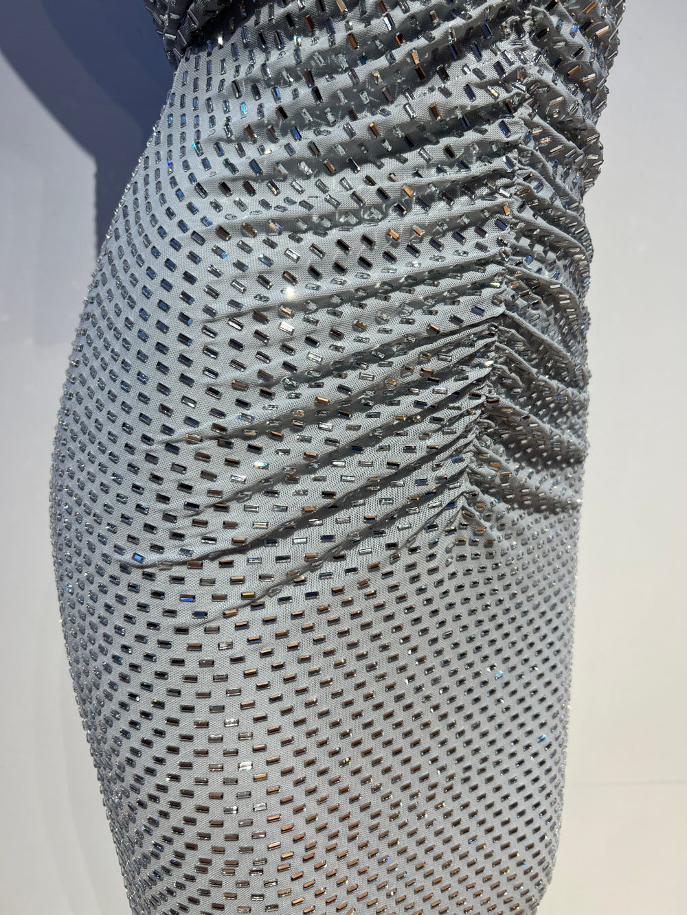 O1CN012Hf48a1YarRK9GAH2__2218929173076-0-cib SILVER METALLIC KNIT COLUMN GOWN FOR EVENING