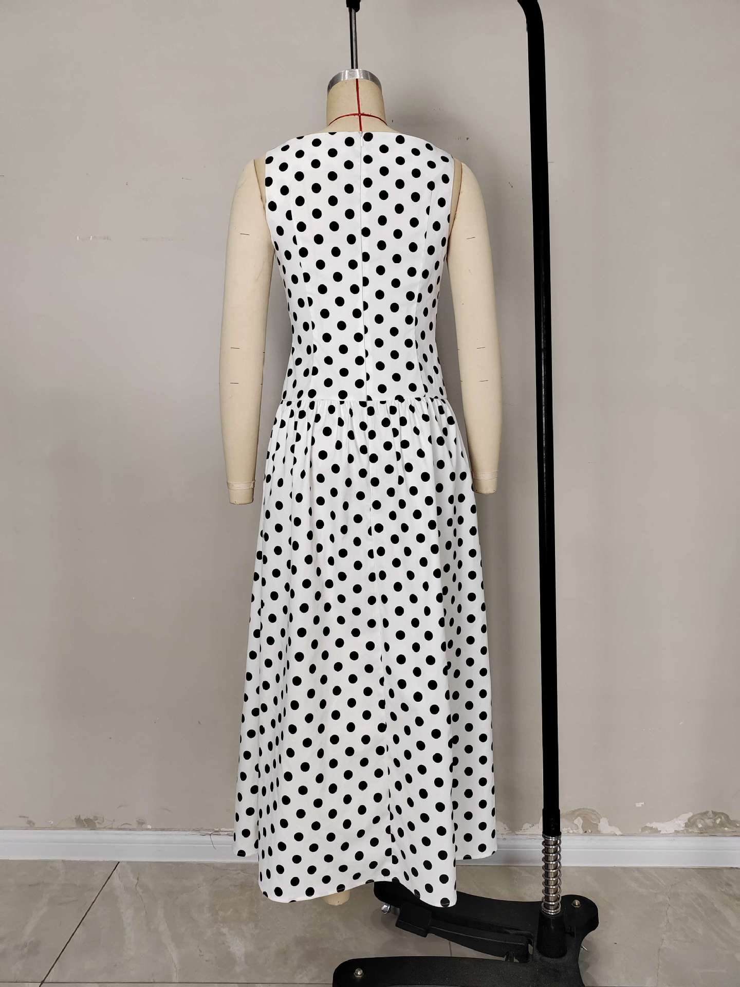 O1CN014GYXge1zMCIQUzwRo__2217524266699-0-cib SLEEVELESS POLKA DOT MIDI A-LINE DRES