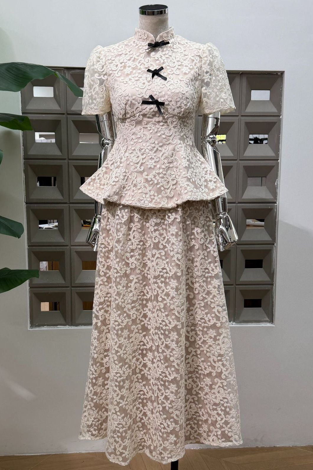O1CN016WM0I31EoKmQ6IoIS__2218304790398-0-cib IVORY LACE PEPLUM TOP & A-LINE MAXI SKIRT SET