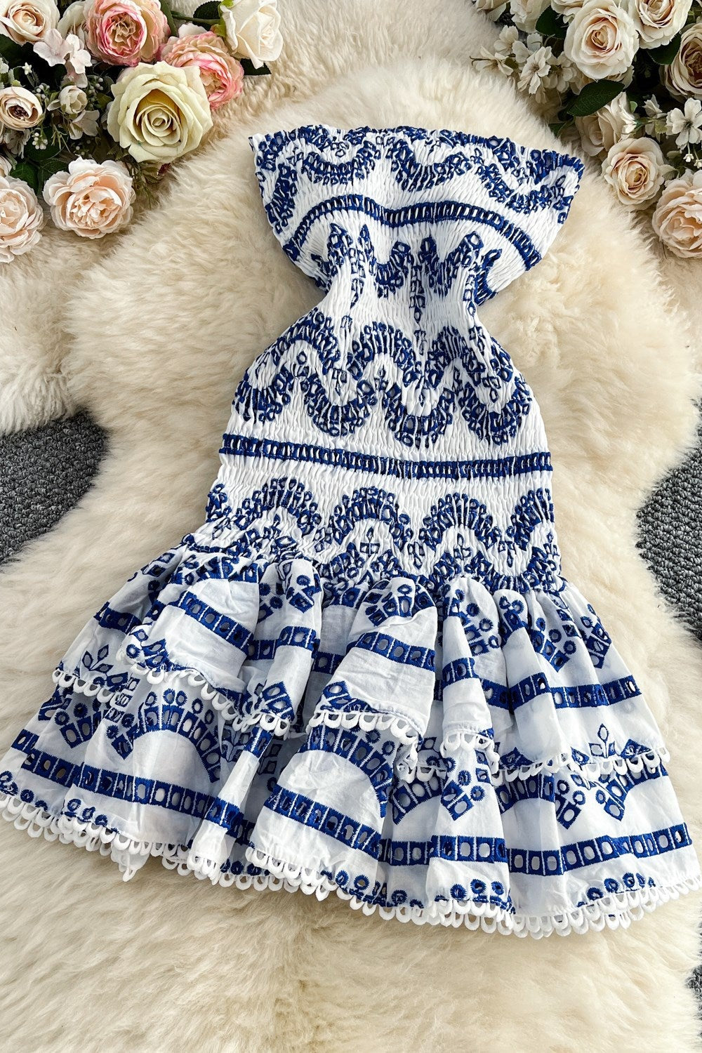 O1CN019krOP82IpwlYEMaBf__2214341149336-0-cib WHITE FIT-AND-FLARE MINI DRESS WITH BLUE EMBROIDERY