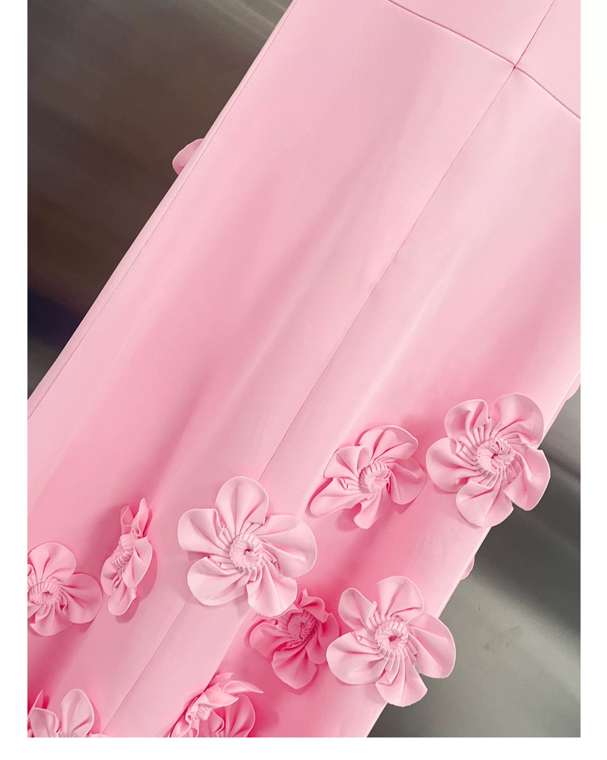 O1CN01Au9FlC1IapWYz5p9Z__2216036230910 SLEEVELESS ROUND NECK 3D FLORAL MIDI DRESS