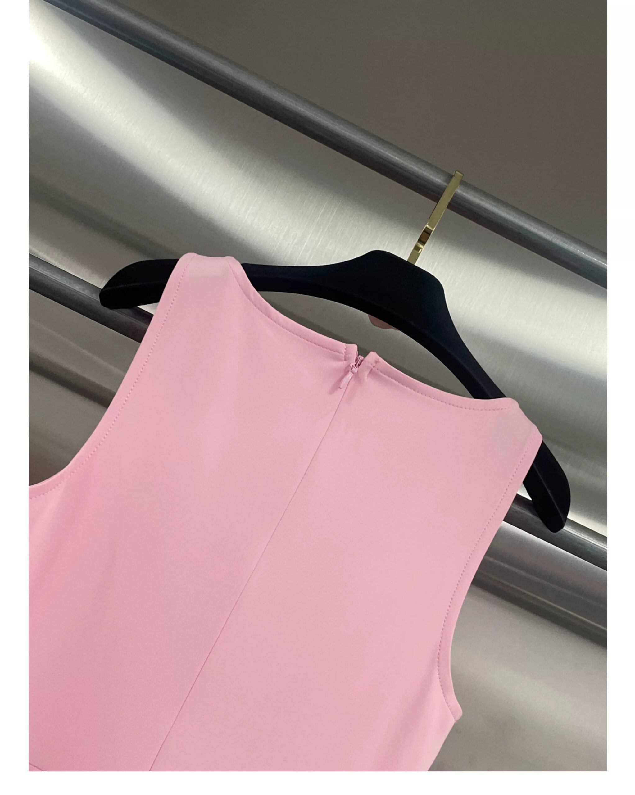 O1CN01ILfDLB1IapWel3x3q__2216036230910 SLEEVELESS ROUND NECK 3D FLORAL MIDI DRESS