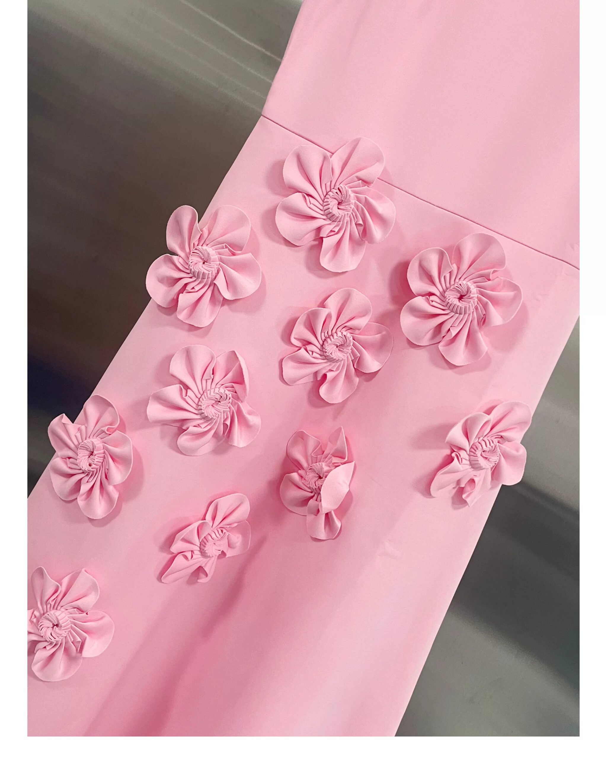 O1CN01IYHvsX1IapWf9KBSo__2216036230910 SLEEVELESS ROUND NECK 3D FLORAL MIDI DRESS