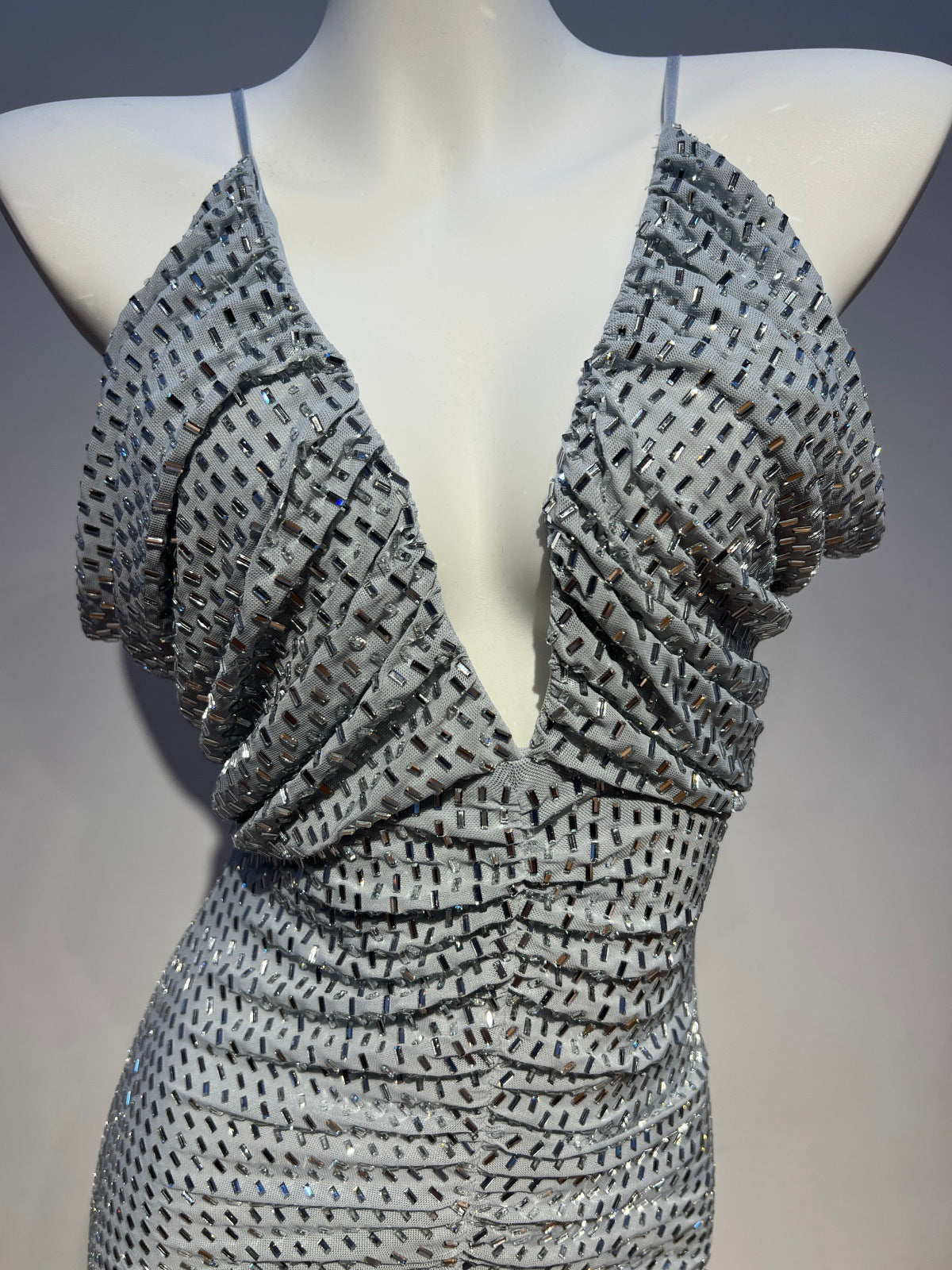 O1CN01J87idc1YarRKKTDYk__2218929173076-0-cib SILVER METALLIC KNIT COLUMN GOWN FOR EVENING