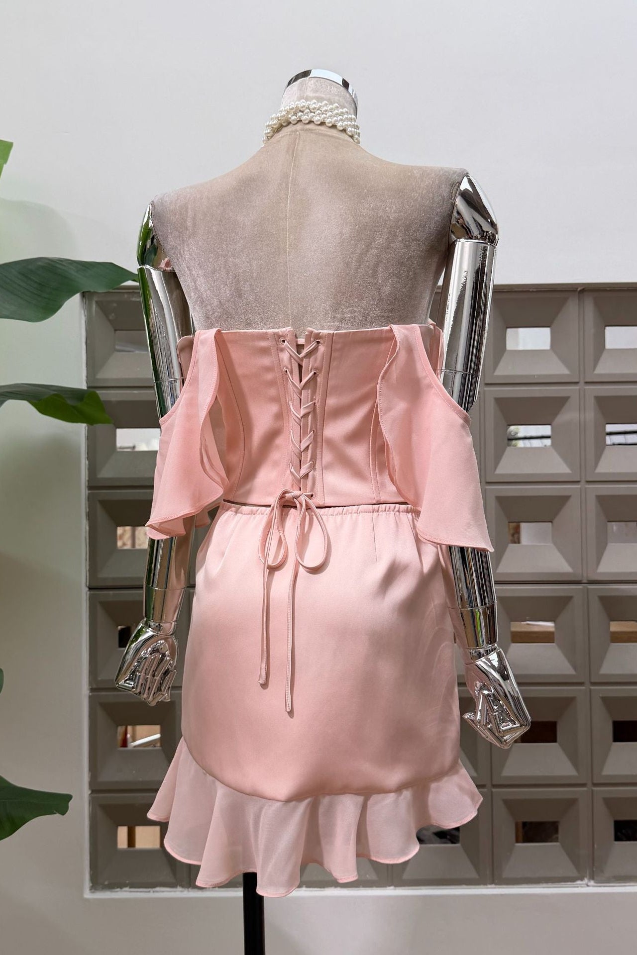 O1CN01JNHMYHeFAkB3thOC__2218304790398-0-cib PALE PINK SATIN OFF-SHOULDER CORSET MINI SKIRT SET