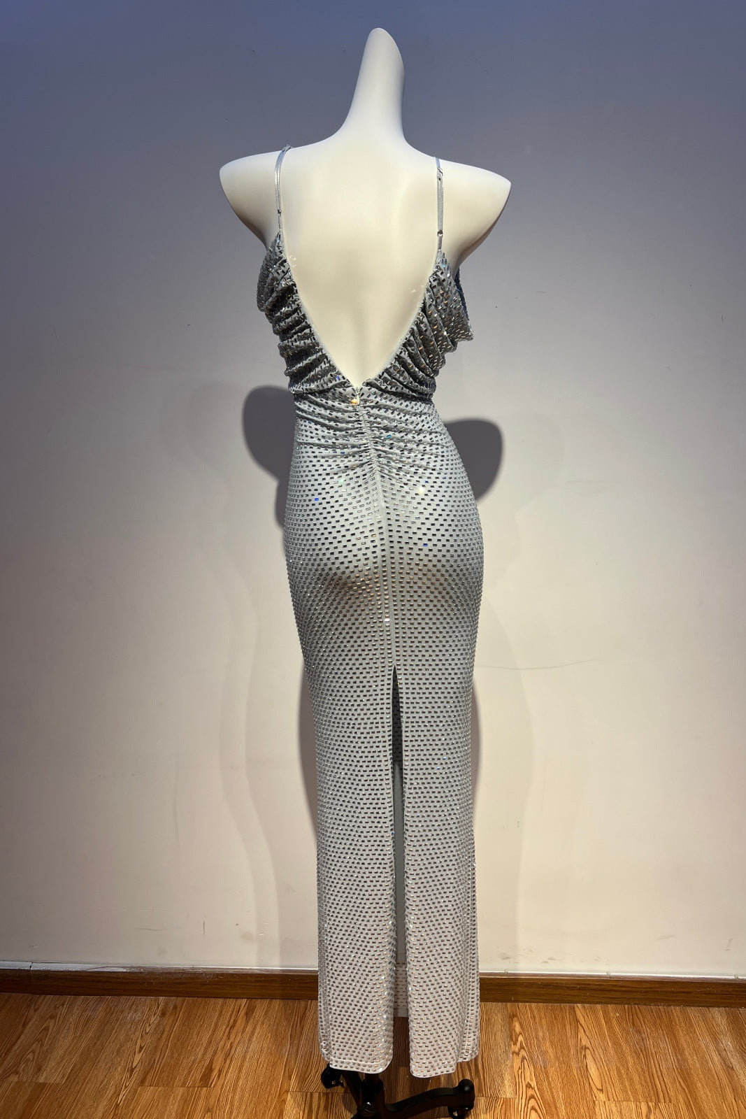 O1CN01NC9fz71YarRJmUz3N__2218929173076-0-cib SILVER METALLIC KNIT COLUMN GOWN FOR EVENING
