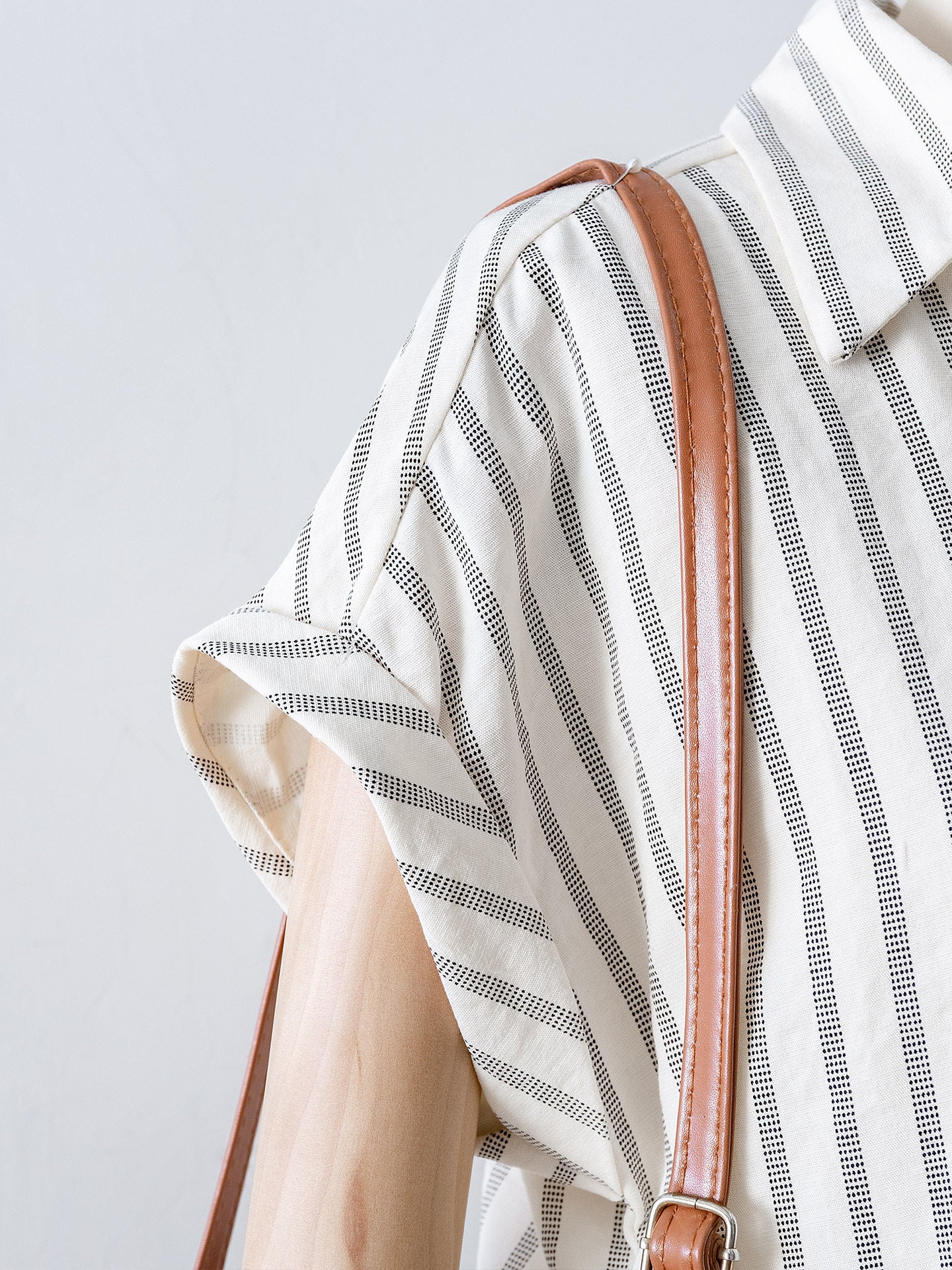 STRIPED POINT COLLAR ROLLED CAP SLEEVE LOOSE SHIRT