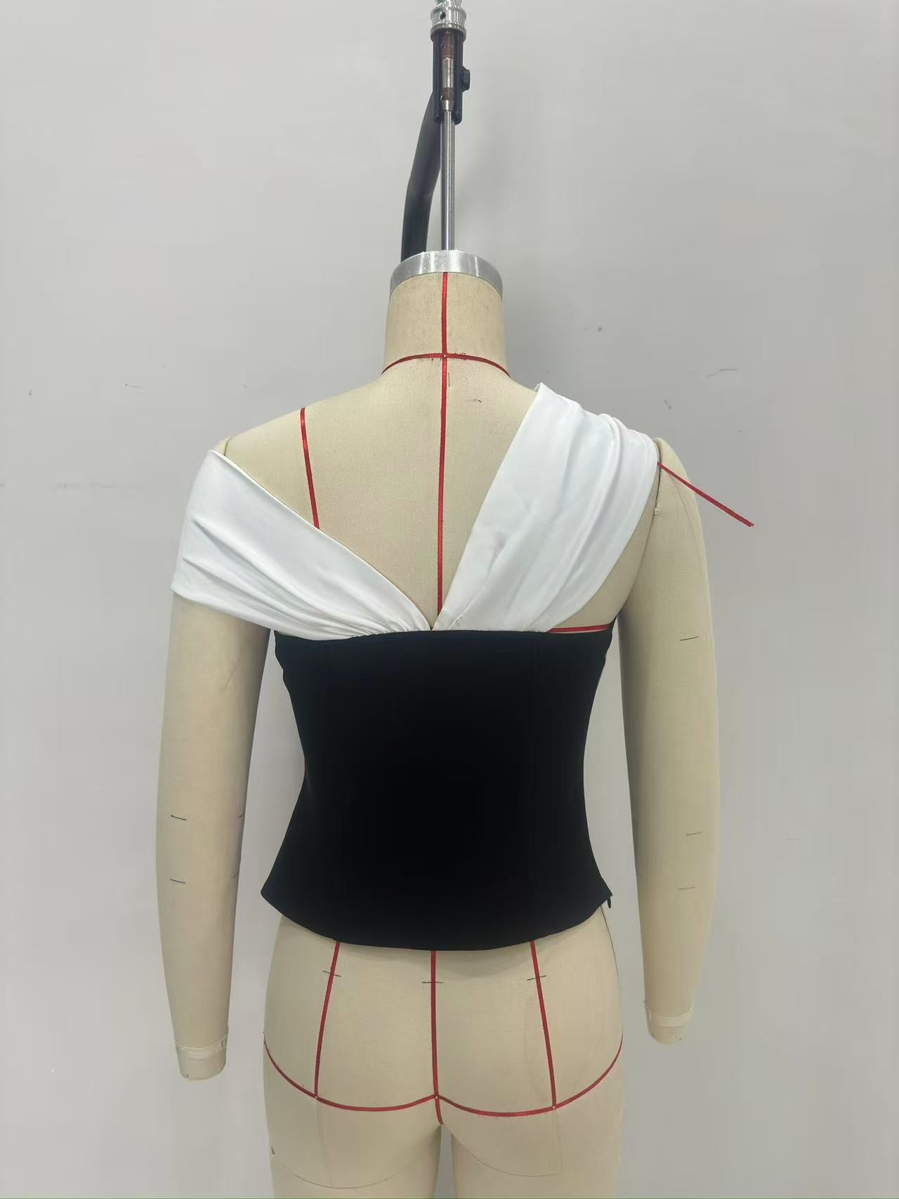 O1CN01SGjJ5V1zMCJ1GEWUa__2217524266699-0-cib BLACK WHITE OFF-SHOULDER KNOT FITTED TANK TOP