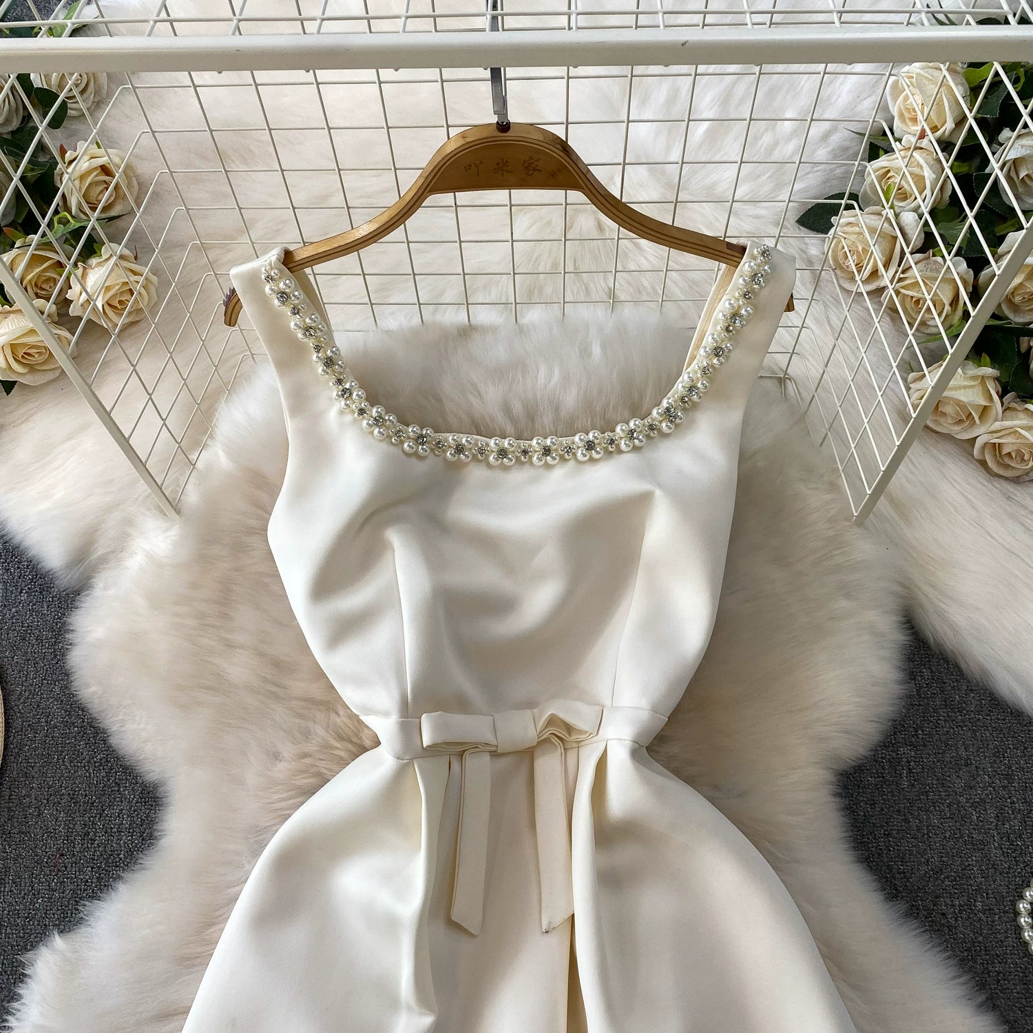 O1CN01VemJqo1Q7X6gbIyZK__490011929 CRYSTAL SQUARE NECK BOW WAIST A-LINE MIDI DRESS