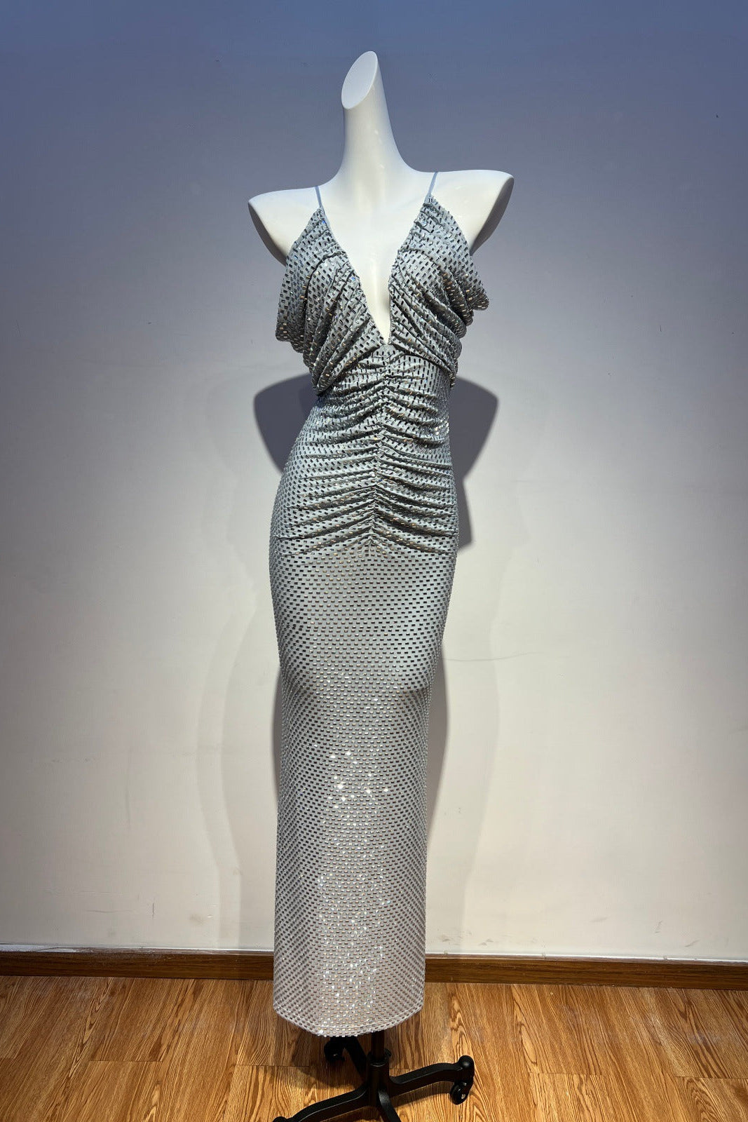 O1CN01WgzYDw1YarRJmTdta__2218929173076-0-cib SILVER METALLIC KNIT COLUMN GOWN FOR EVENING