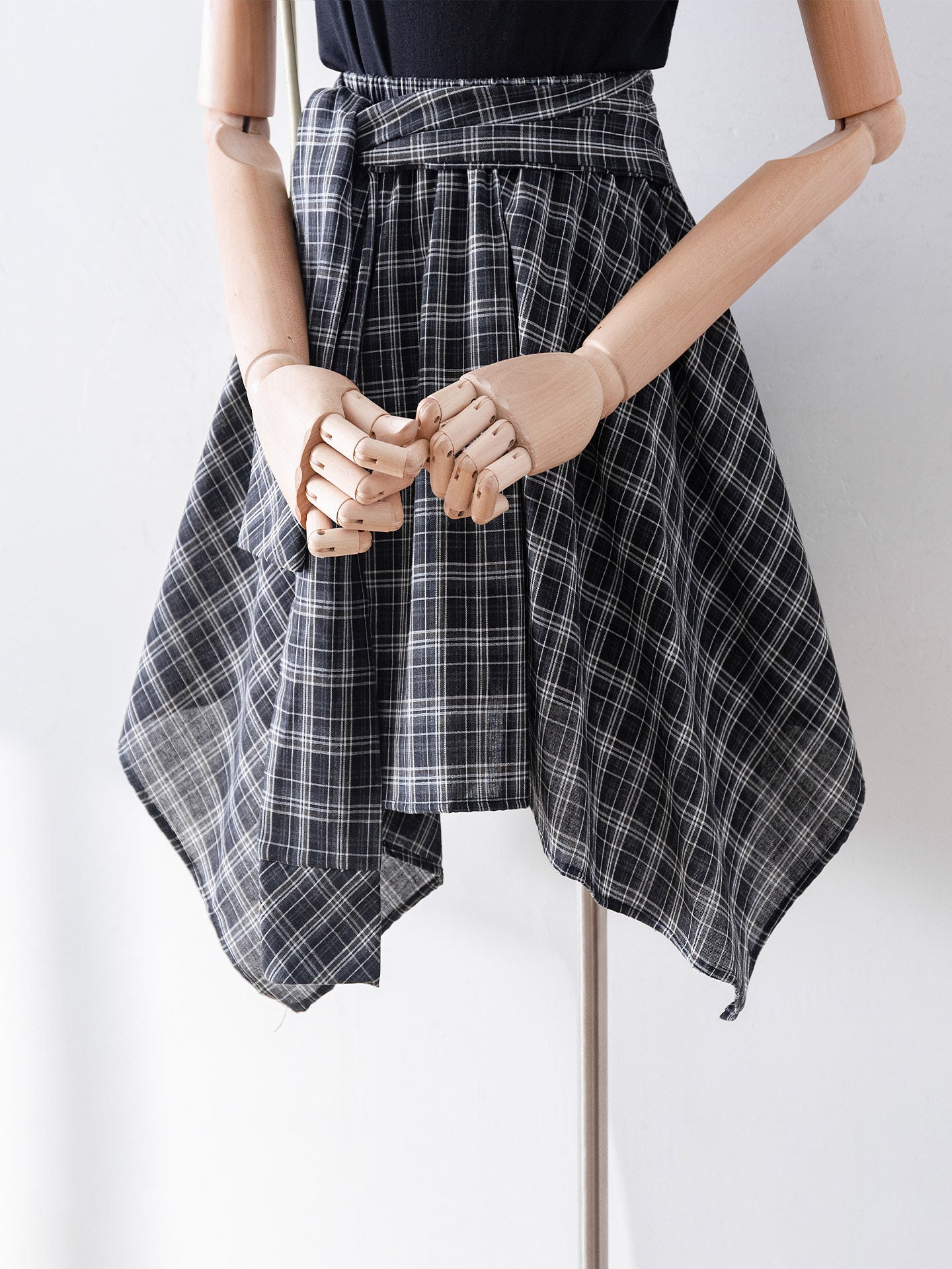 O1CN01X9djVX1fP8X7arwoM__163593998 BLACK WHITE PLAID WRAP SKIRT ASYMMETRICAL HEM