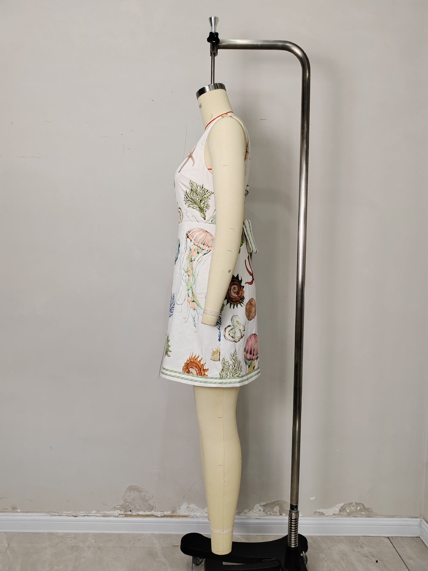 O1CN01XMBAPg1zMCIySNzpM__2217524266699-0-cib WHITE MARINE LIFE PRINT SQUARE NECK SLEEVELESS MINI DRESS