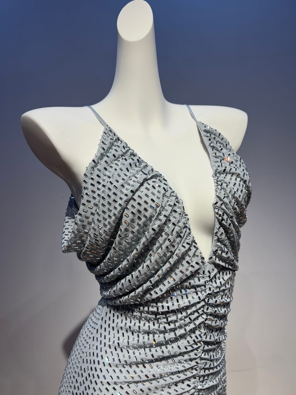 O1CN01Y6IrbC1YarRK4Vjh8__2218929173076-0-cib SILVER METALLIC KNIT COLUMN GOWN FOR EVENING