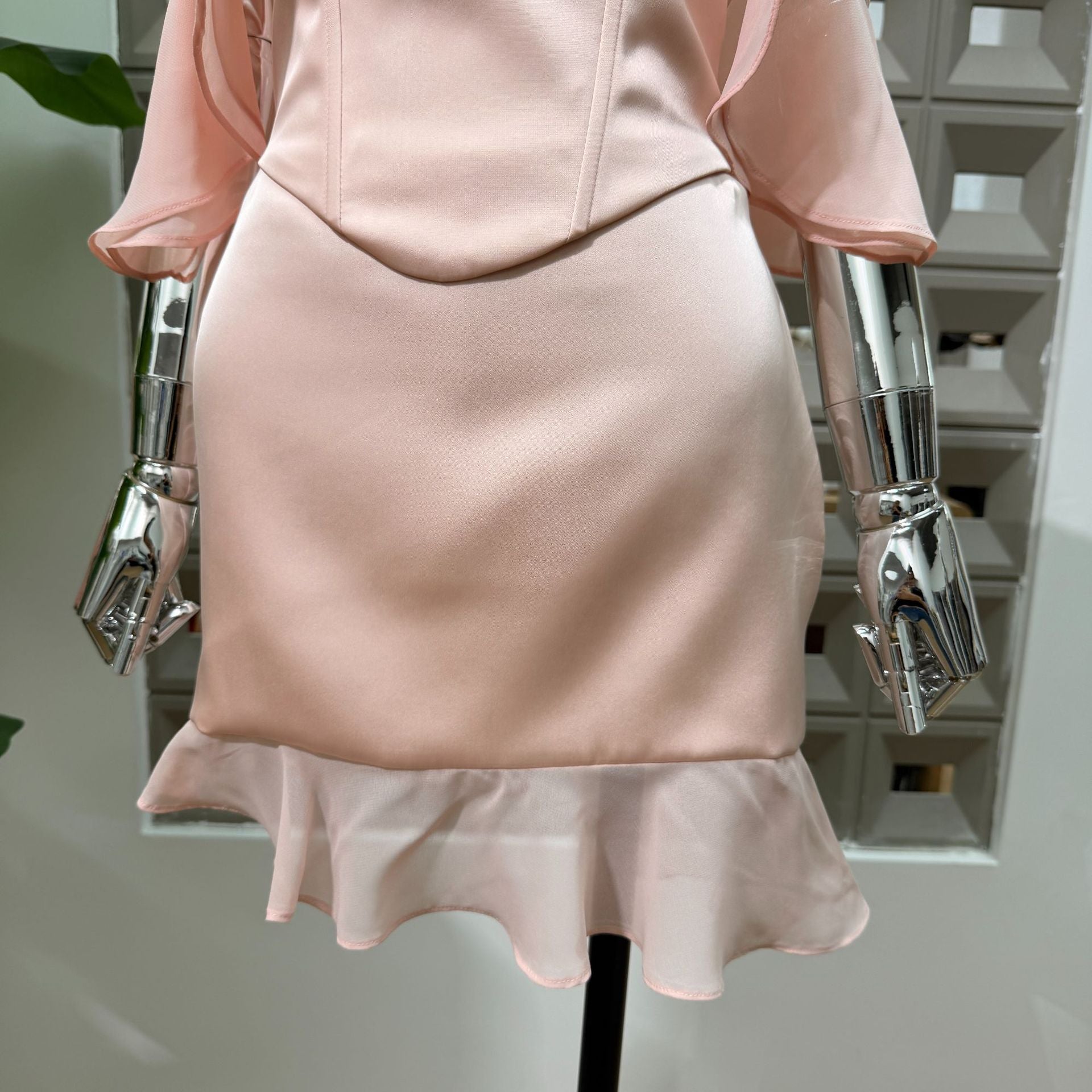 O1CN01aHAqdmW5OtG3thOC__2218304790398-0-cib PALE PINK SATIN OFF-SHOULDER CORSET MINI SKIRT SET