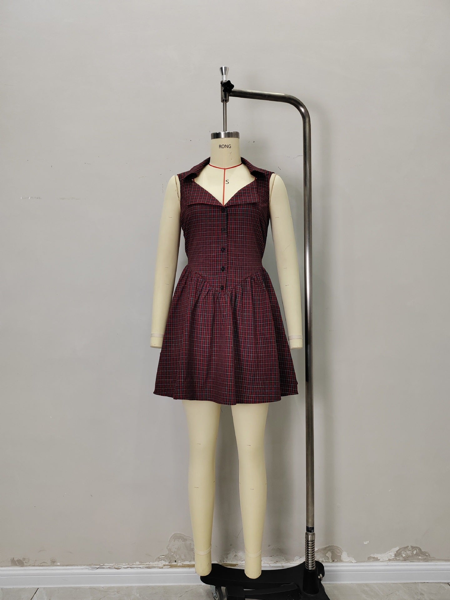 O1CN01c8SuUx1zMCIajI1yM__2217524266699-0-cib RED PLAID SLEEVELESS LAPEL V NECK BUTTON FRONT FIT AND FLARE MINI DRESS SUMMER RETRO DRESS