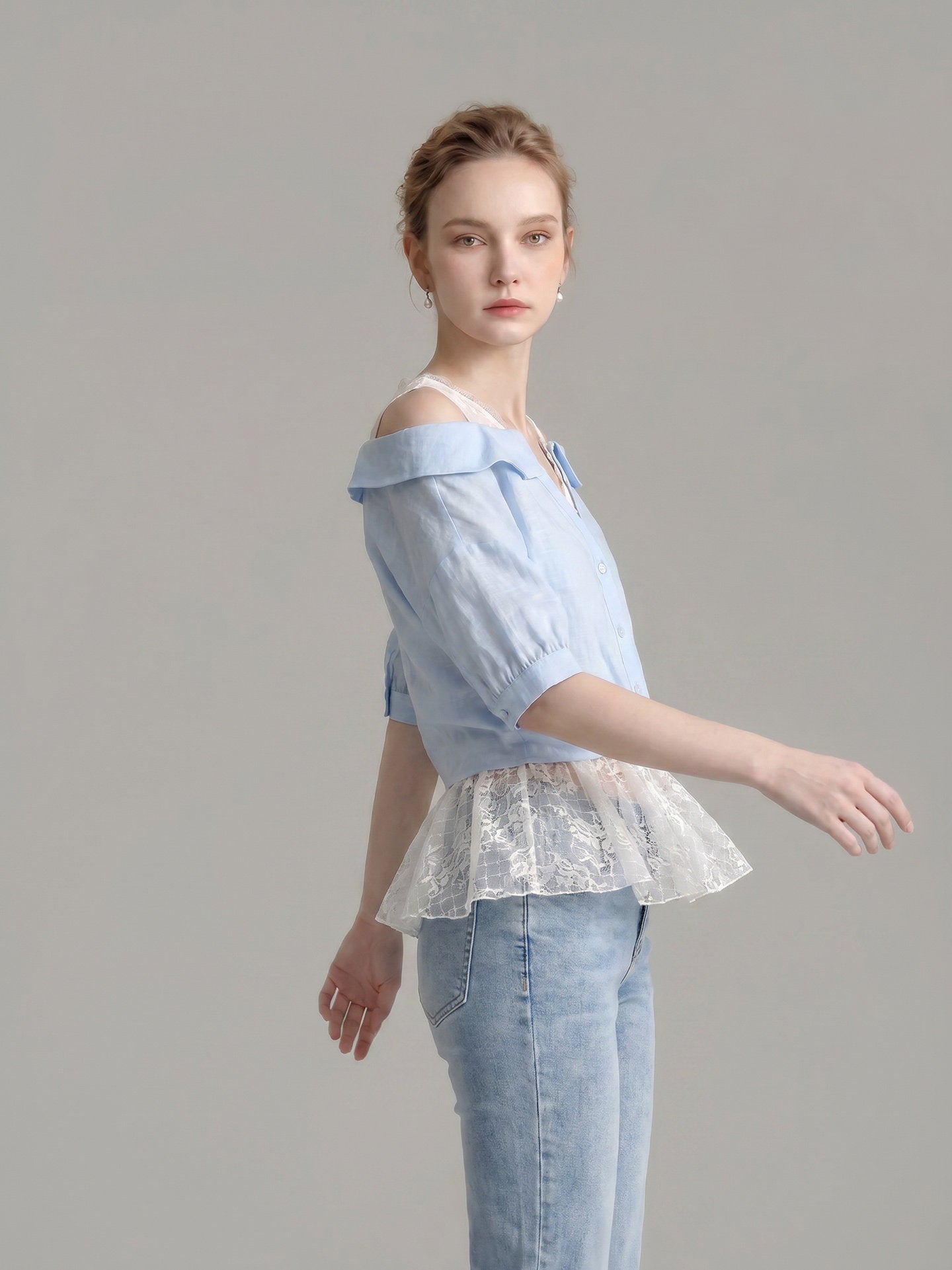 O1CN01dNLjrU1fP8cPopG42__163593998 TWO PIECE COLD SHOULDER TWIST HEM BLOUSE WITH LACE CAMISOLE