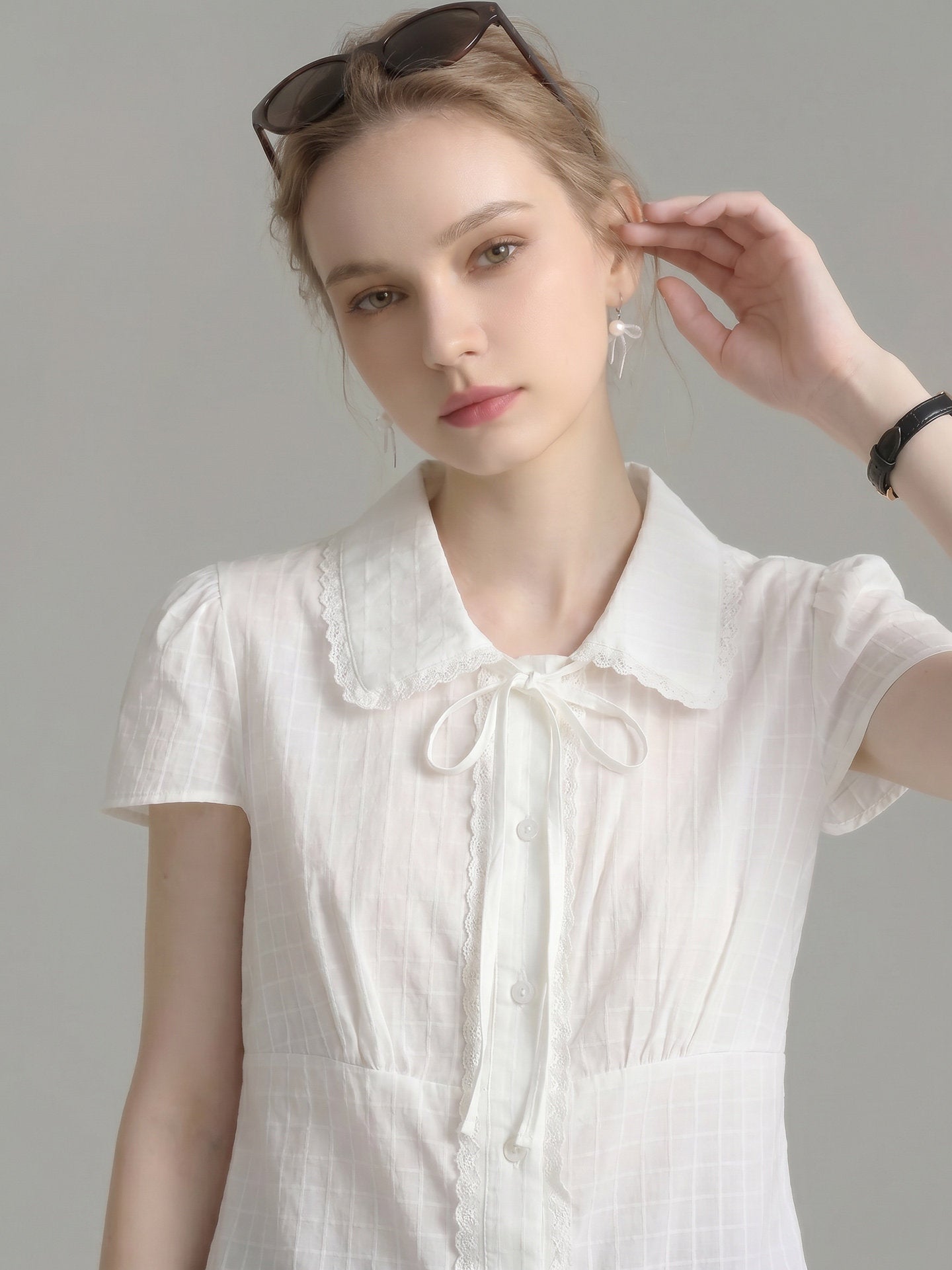 O1CN01f9SZQM1fP8cCqMWxo__163593998 SCALLOPED LACE PETER PAN COLLAR BOW BLOUSE