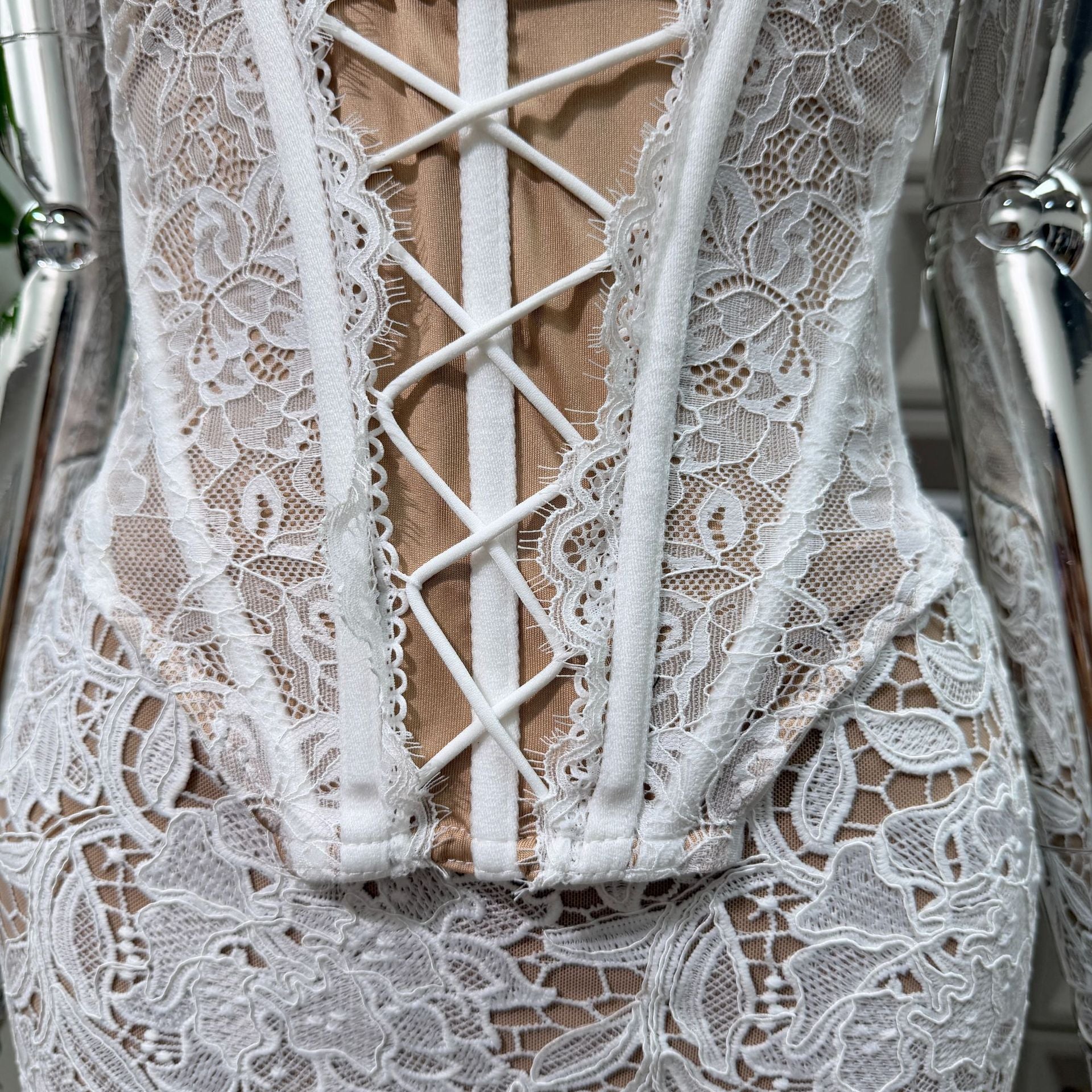 O1CN01fxX1kC1EoKmhamsct__2218304790398-0-cib WHITE LACE BODYCON TWO-PIECE SET | NIGHT OUT