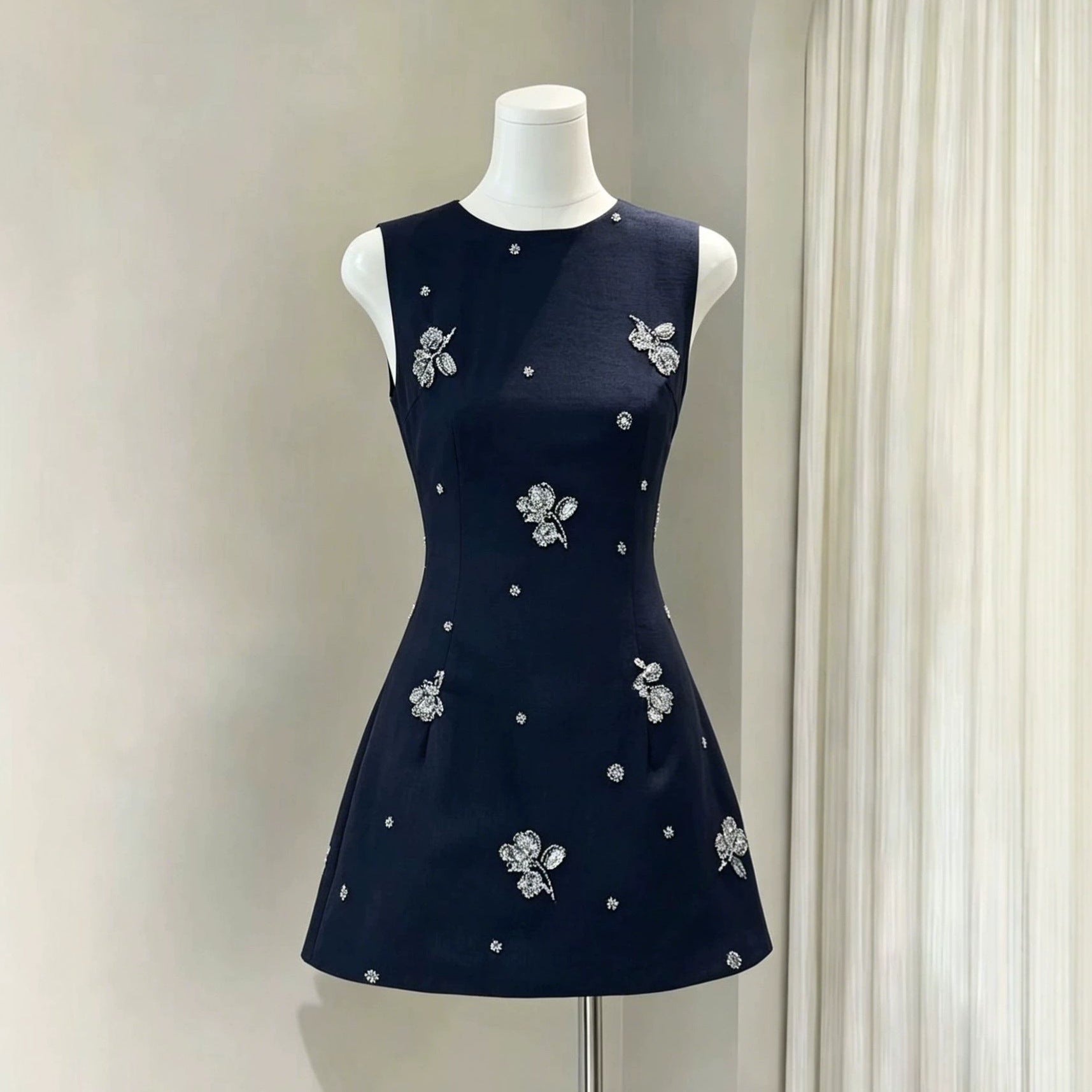 O1CN01haoUgX1qinOVmVSSF__2222067565530-0-cib BLACK EMBROIDERED A-LINE MINI DRESS, STRUCTURED SILVER FLORAL PARTY