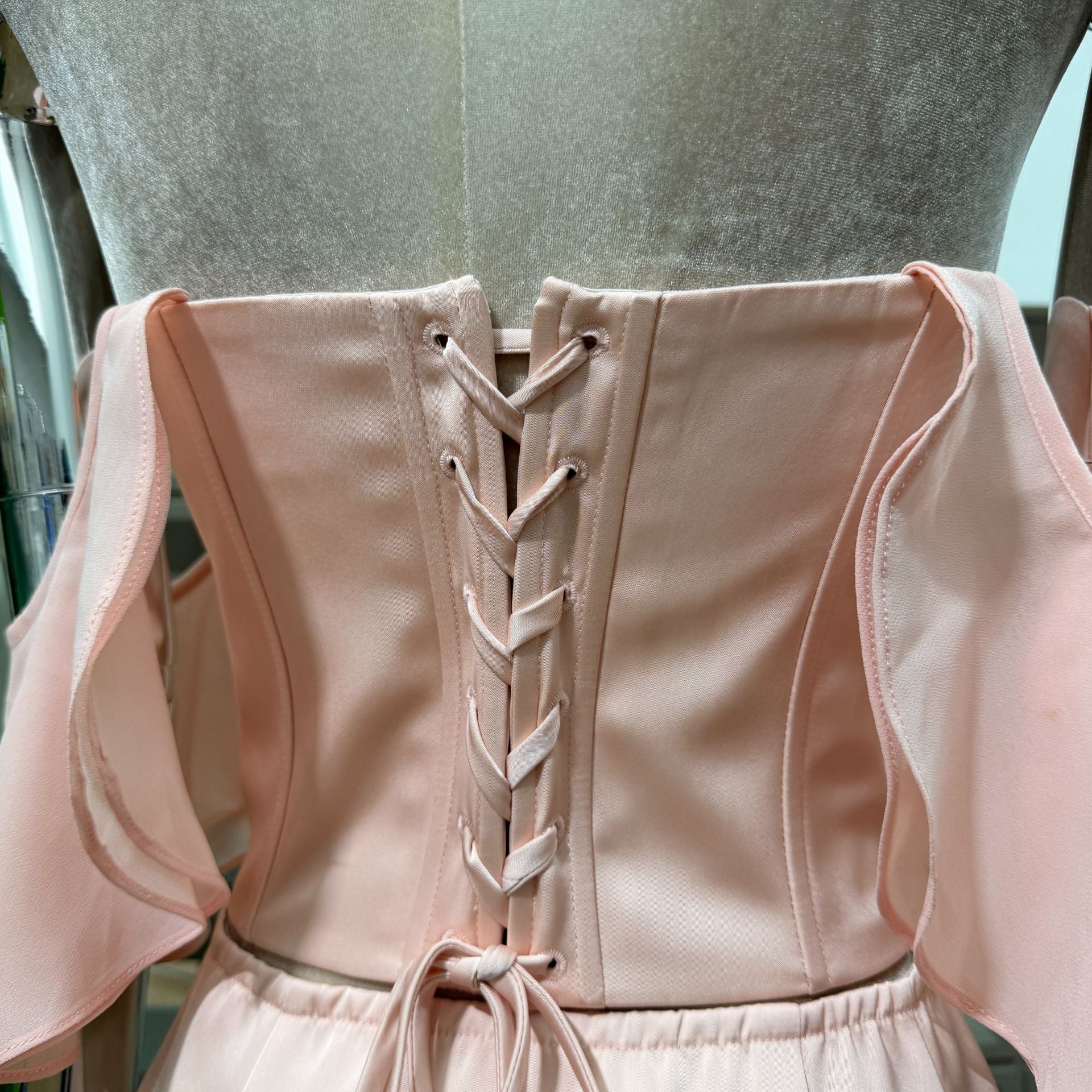 O1CN01kFYqL6TludL3thOC__2218304790398-0-cib PALE PINK SATIN OFF-SHOULDER CORSET MINI SKIRT SET