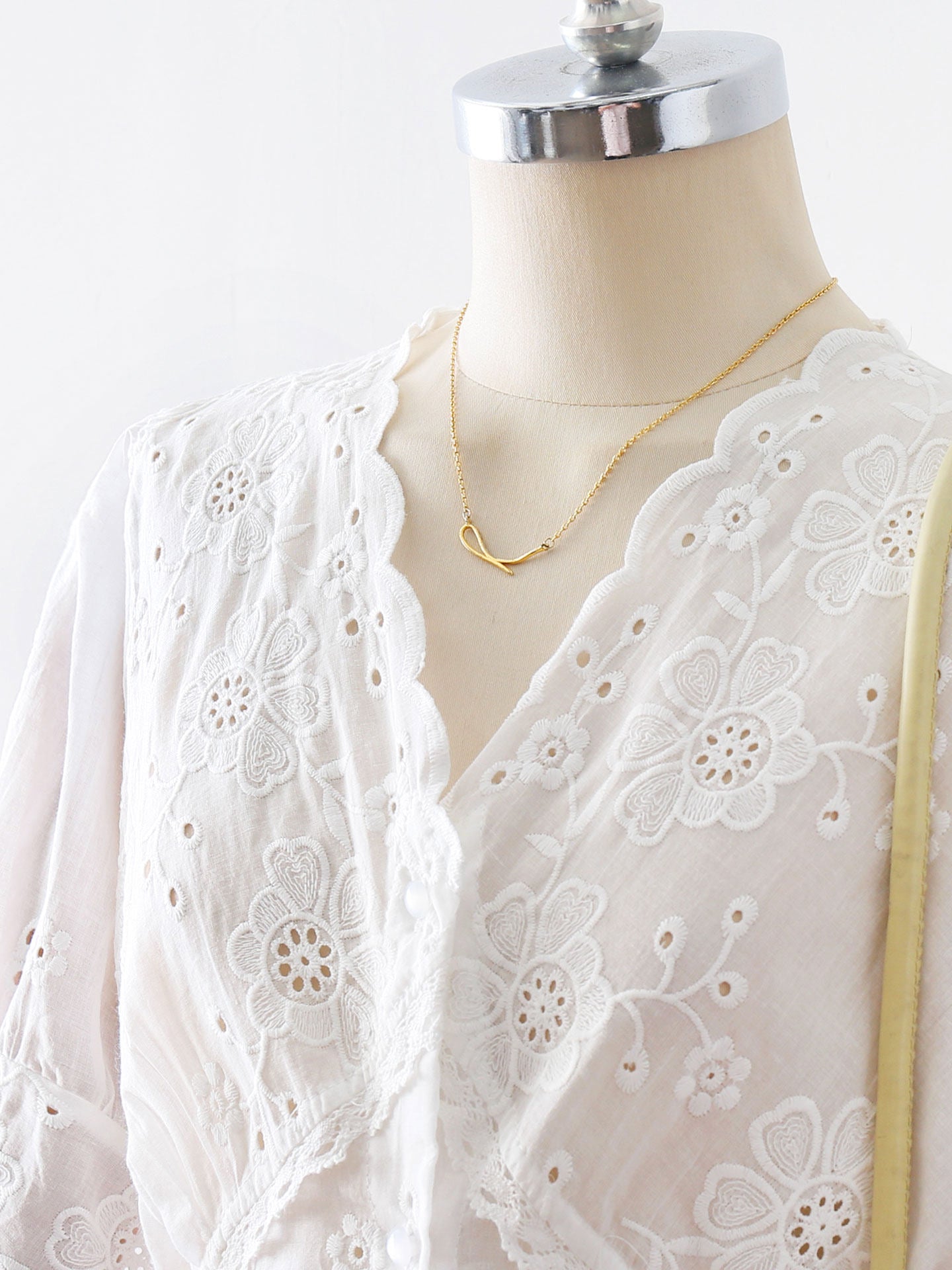 SCALLOPED V-NECK FLORAL EYELET PUFF SLEEVE BLOUSE