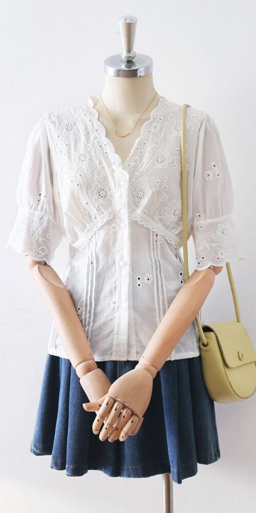 SCALLOPED V-NECK FLORAL EYELET PUFF SLEEVE BLOUSE