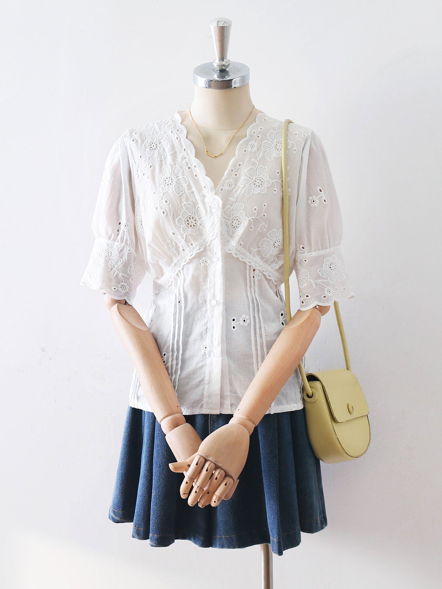 SCALLOPED V-NECK FLORAL EYELET PUFF SLEEVE BLOUSE