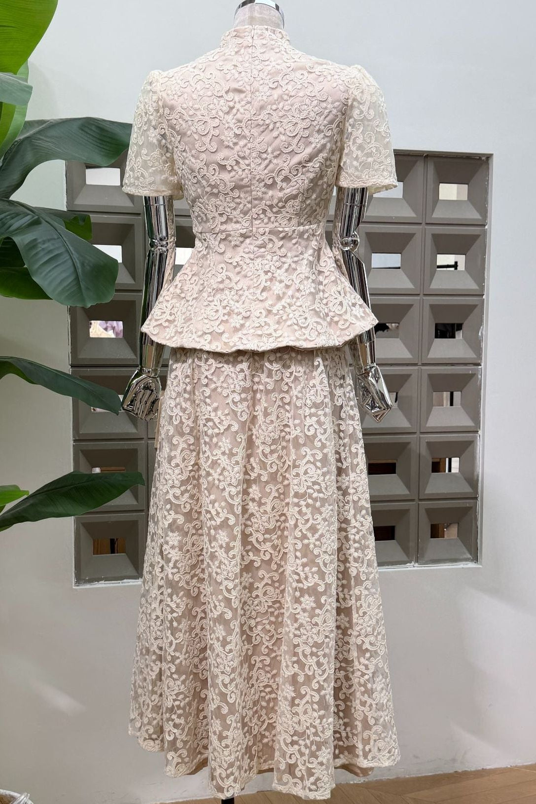 O1CN01rz12sD1EoKmPN3rSQ__2218304790398-0-cib IVORY LACE PEPLUM TOP & A-LINE MAXI SKIRT SET