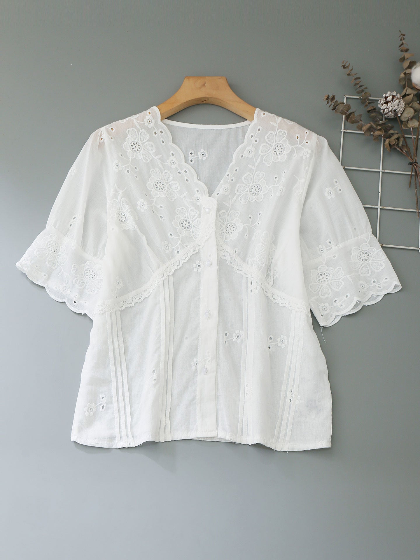 SCALLOPED V-NECK FLORAL EYELET PUFF SLEEVE BLOUSE