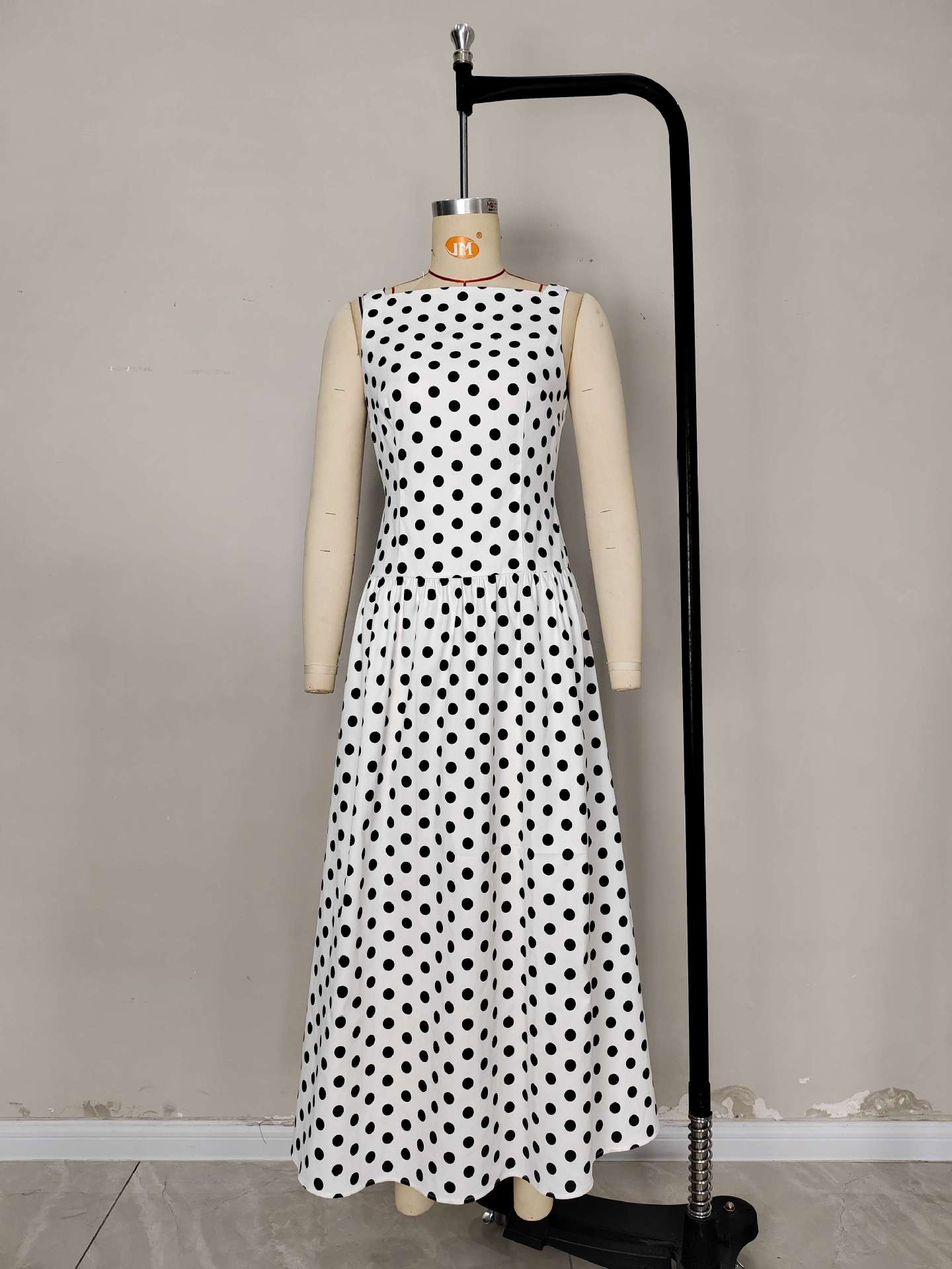O1CN01wIBhOG1zMCIQUybKr__2217524266699-0-cib SLEEVELESS POLKA DOT MIDI A-LINE DRES