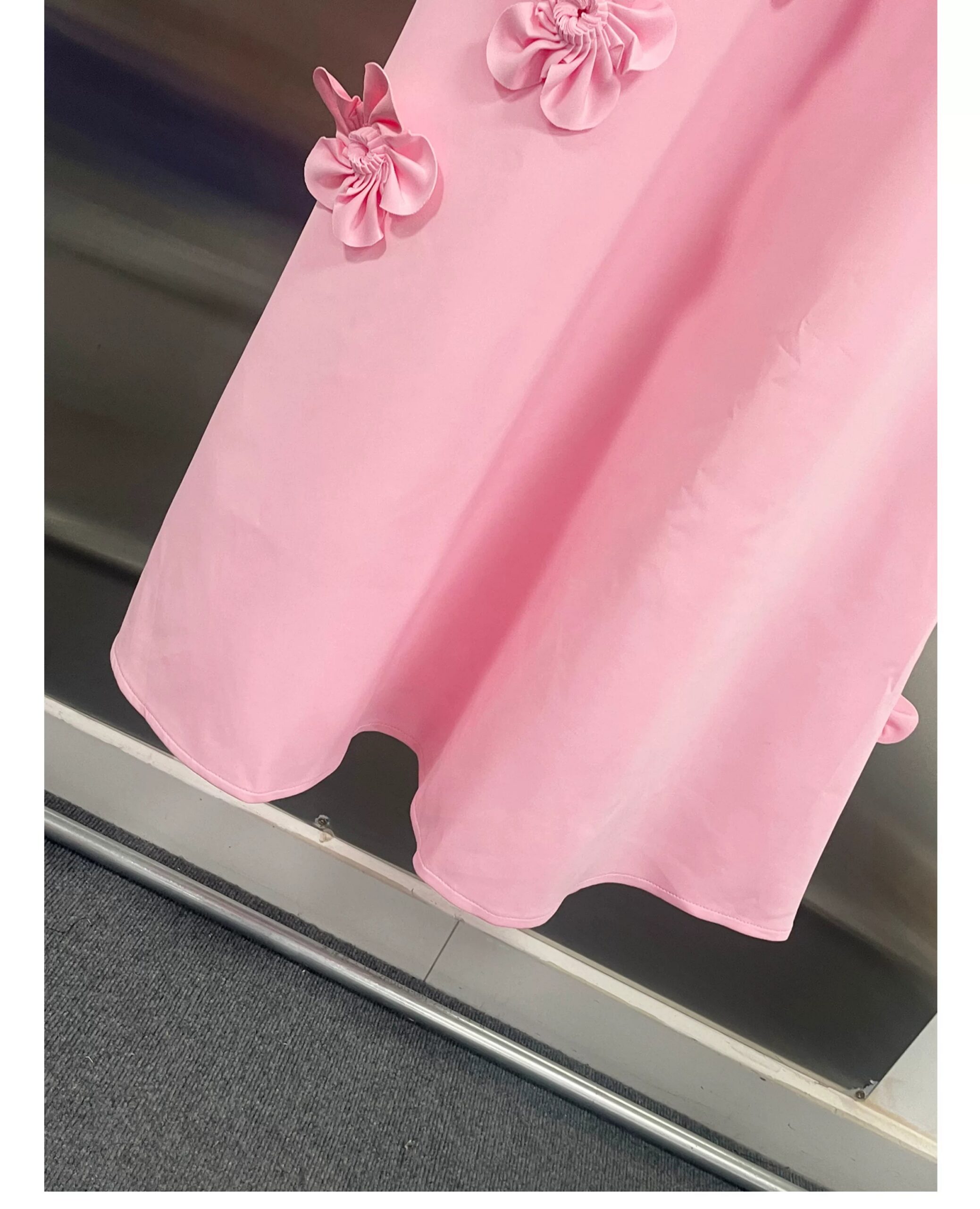 O1CN01zPToq11IapWdd59zX__2216036230910 SLEEVELESS ROUND NECK 3D FLORAL MIDI DRESS
