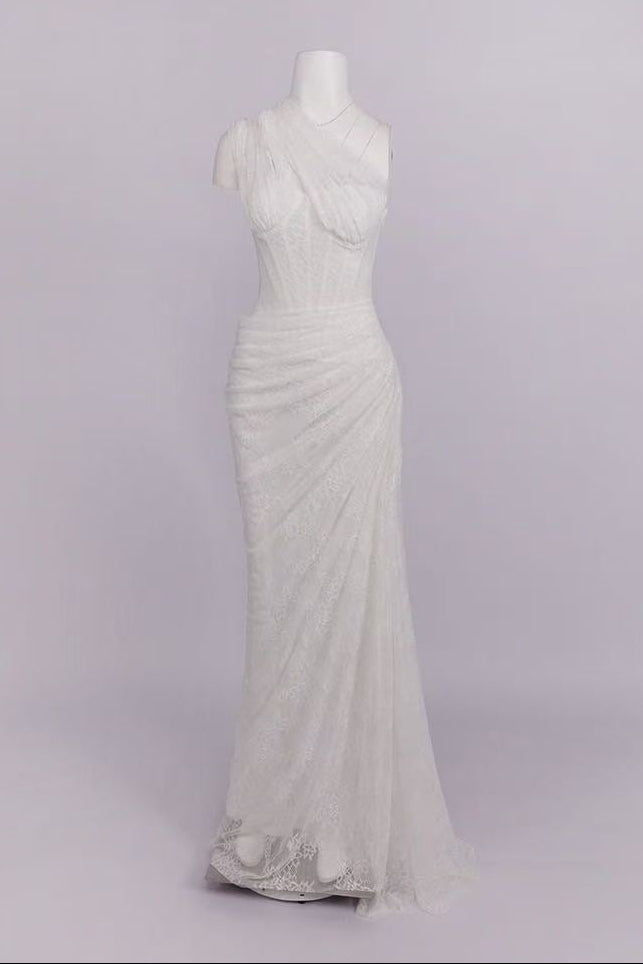 a02d364687c2b2c3981f789f2920a368 WHITE LACE ONE-SHOULDER COLUMN GOWN
