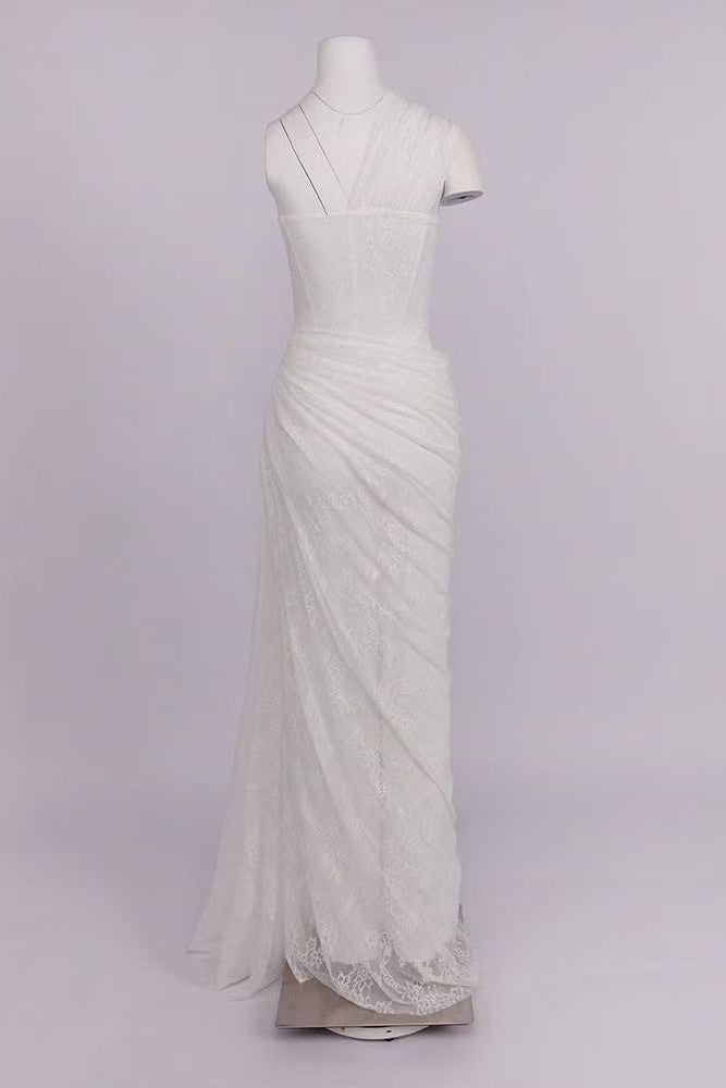 a66ed219495cdcc79461079b728e74fa WHITE LACE ONE-SHOULDER COLUMN GOWN