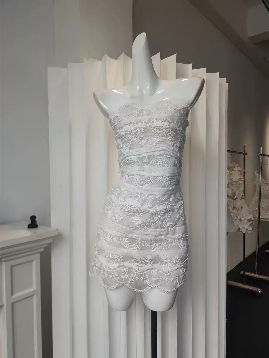 e0f2435dd9fc2df35f990e4a170aeee7 STRAPLESS SCALLOPED LACE TIERED MINI DRESS