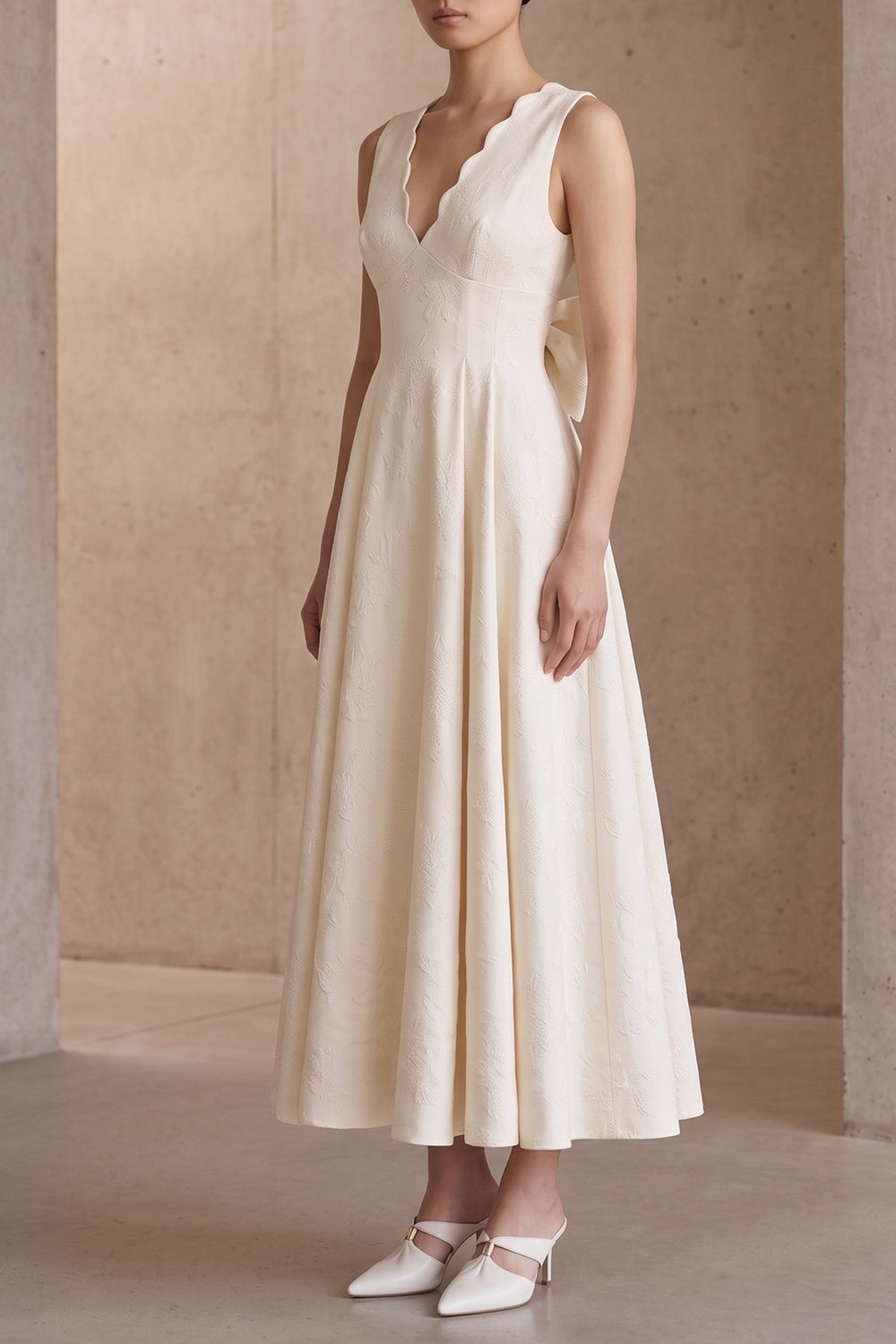 eca192a46e4ac526 SCALLOPED V-NECK SLEEVELESS PLEATED A-LINE MIDI DRESS