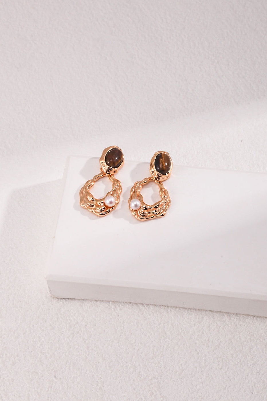 wsxc1743434563026-1 TIGER EYE PEARL WAVY HOLLOW DROP EARRINGS GOLD