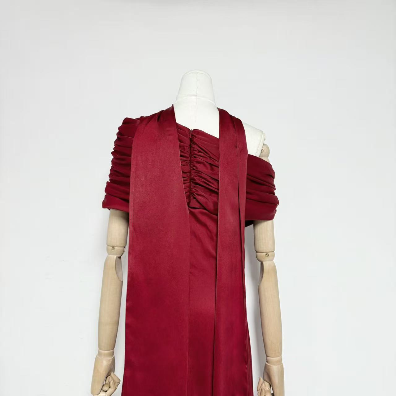 DEEP RED CREPE COLUMN GOWN | FORMAL EVENING