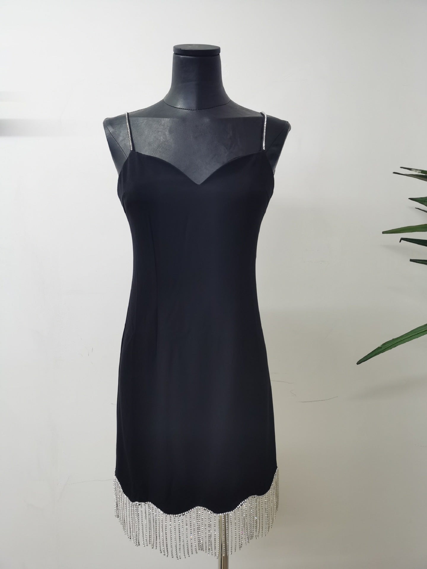 O1CN01v0WJXT1KcJaQbvBaQ__6000000001184-0-cib BLACK BODYCON MINI DRESS RHINESTONE FRINGE PARTY