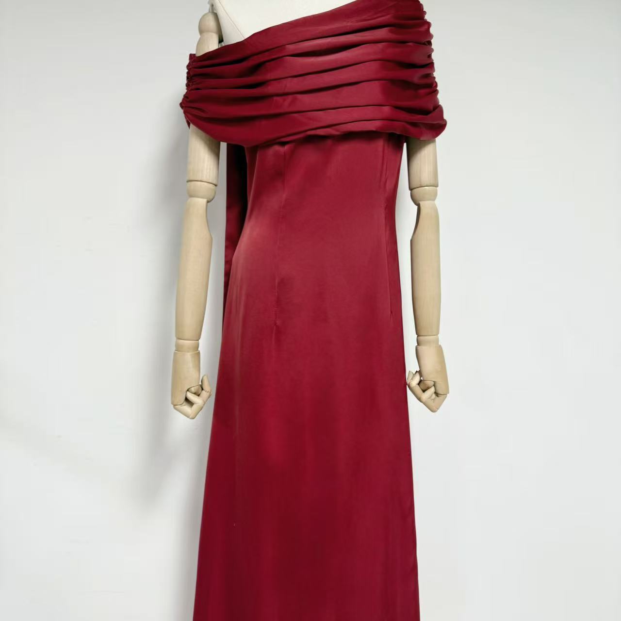 DEEP RED CREPE COLUMN GOWN | FORMAL EVENING