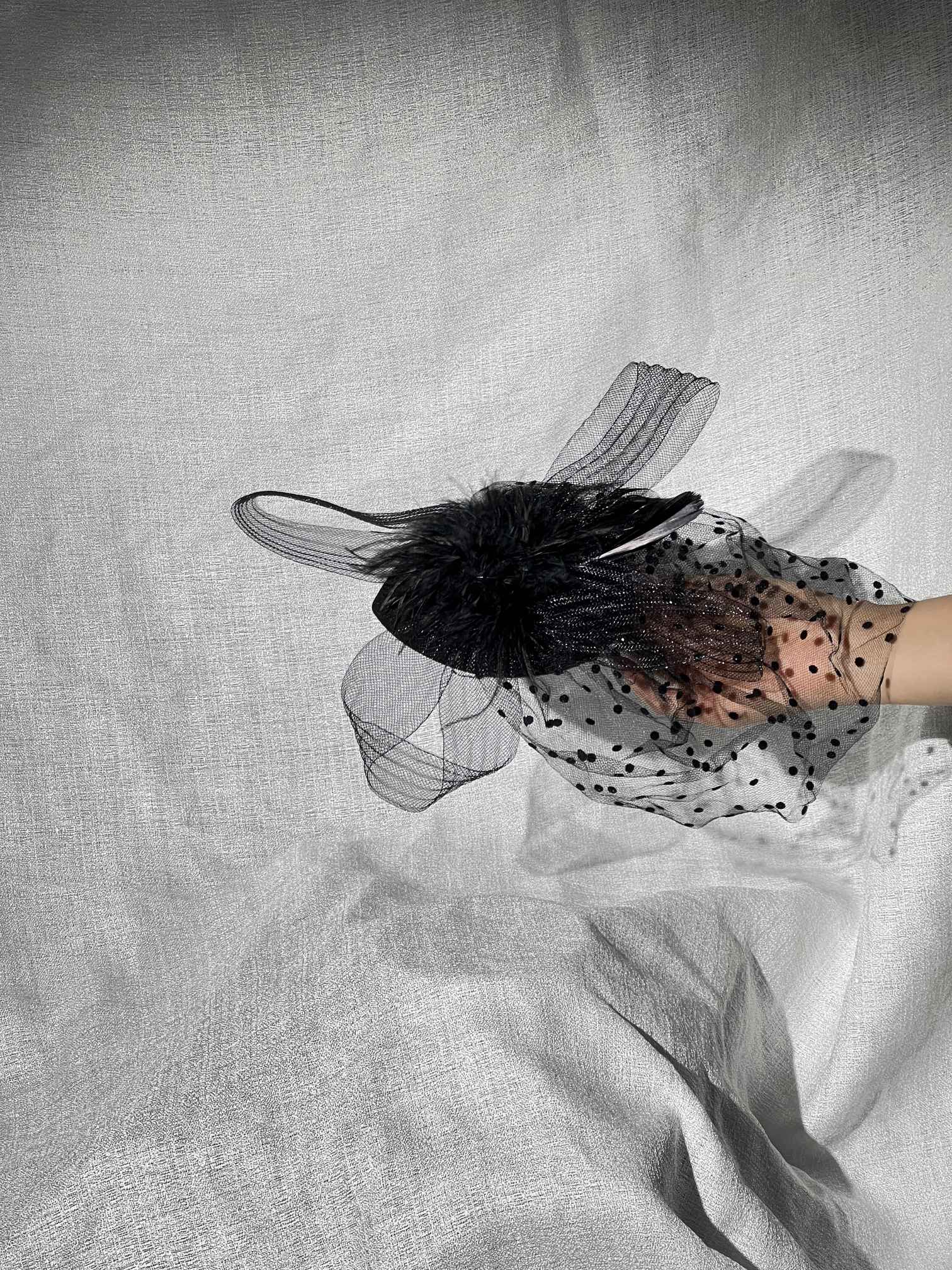 FEATHER MESH COCKTAIL HAT – PARTY & EVENING